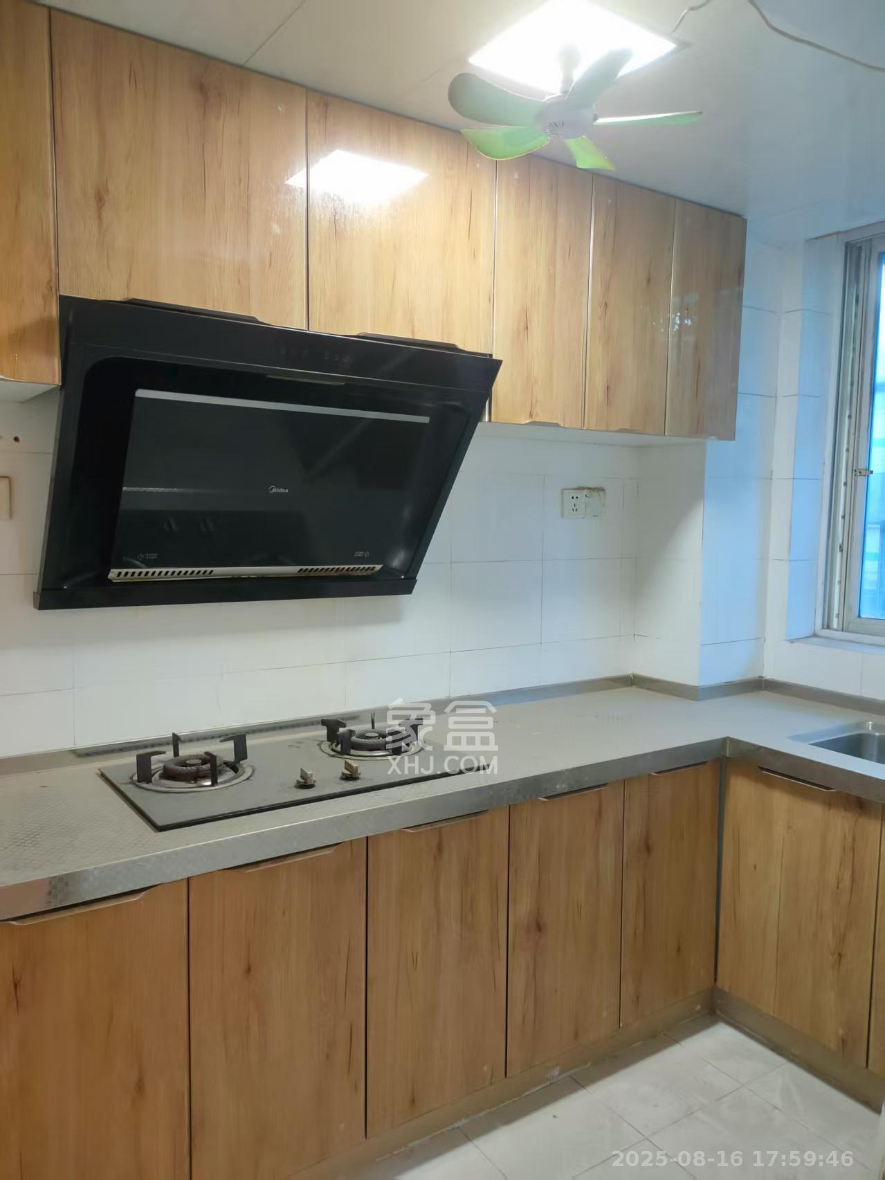 四方小区 3室2厅2卫 2200.0元/月 四方小区 3室2厅2卫 2200.0元/月室内图