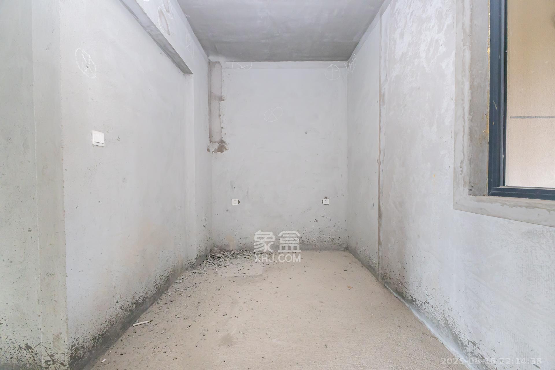 港湘铂玥(天园地芳国际珠宝城) 3室2厅2卫 55.8万 港湘铂玥(天园地芳国际珠宝城) 3室2厅2卫 55.8万卧室