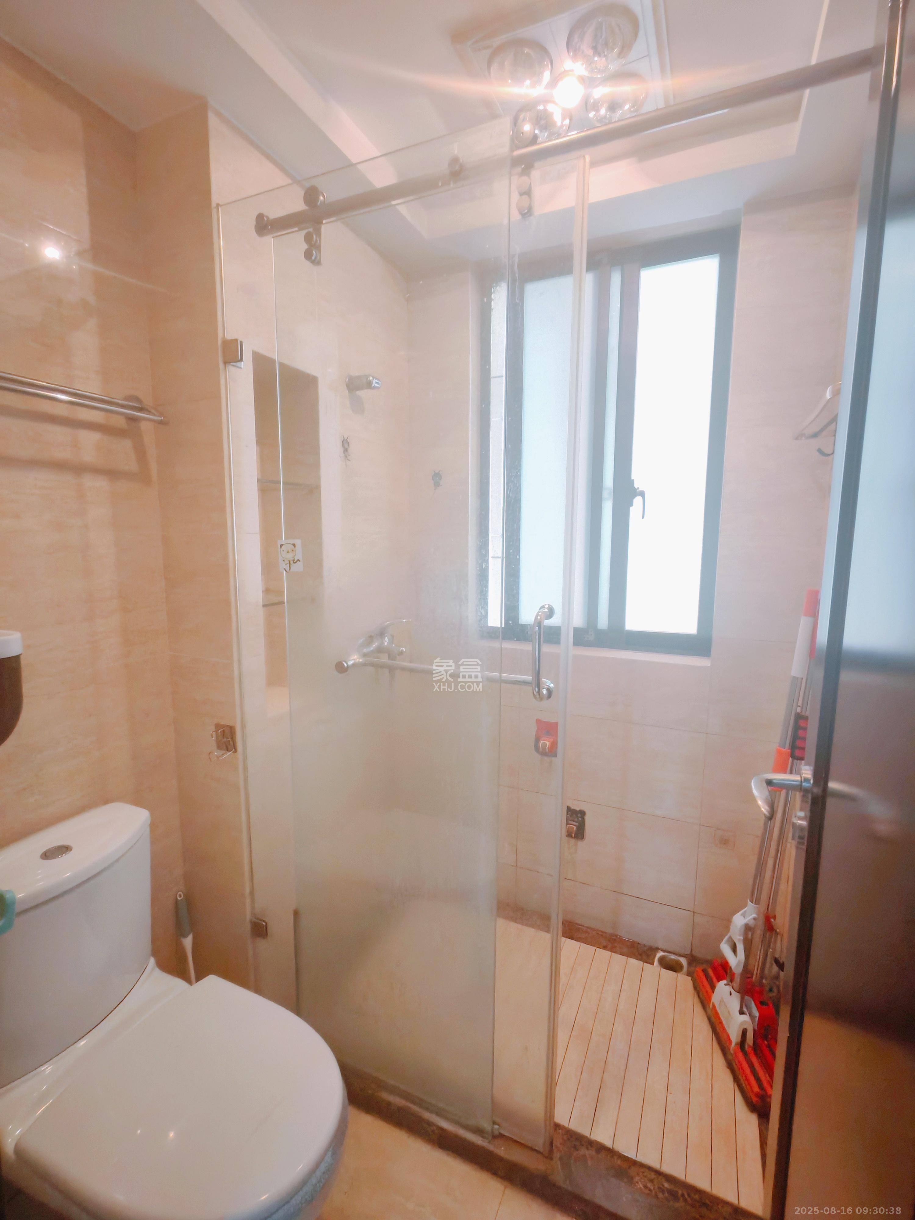 绿地中央广场  3室2厅2卫    3300.0元/月 绿地中央广场  3室2厅2卫    3300.0元/月室内图