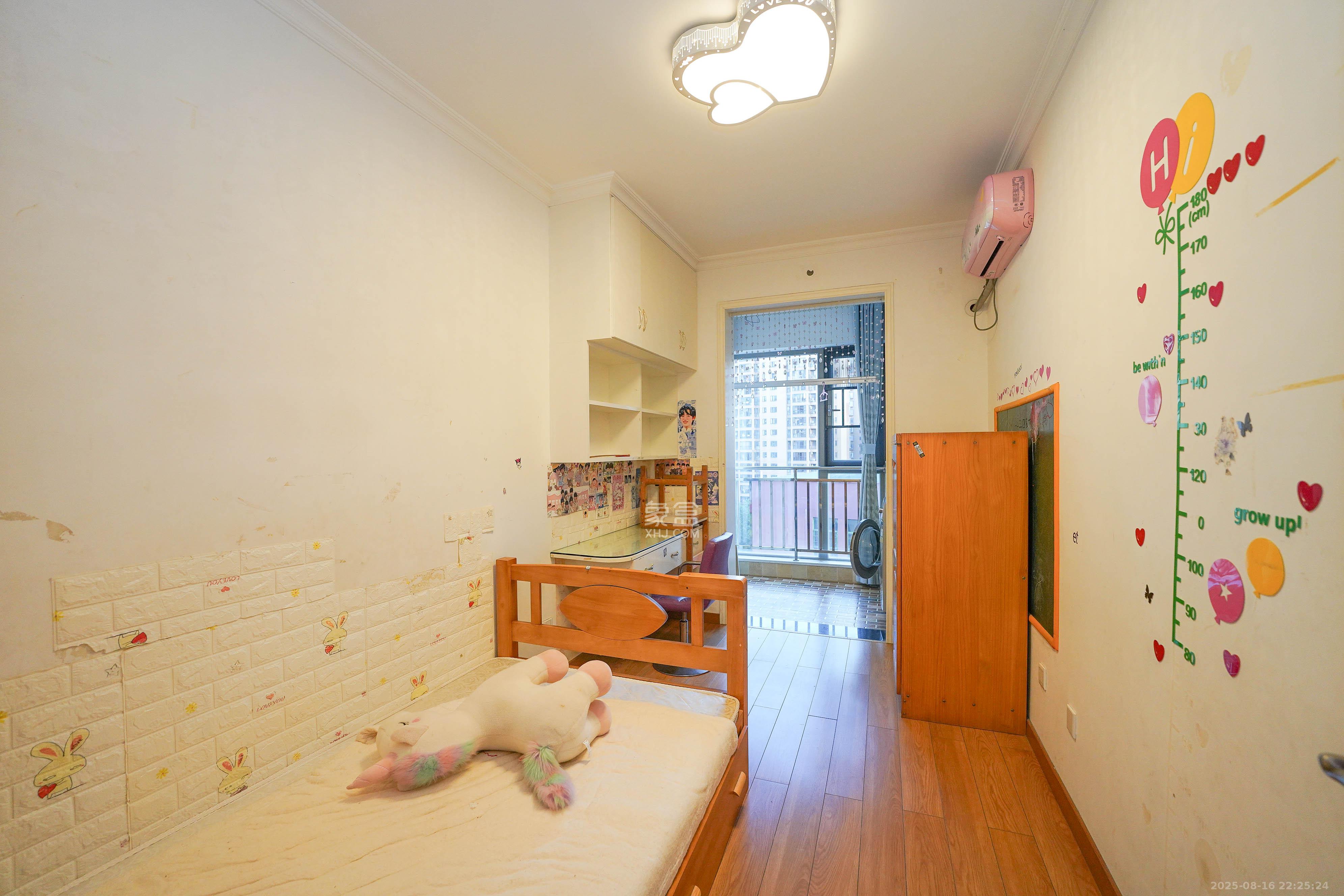 怡海星城  3室2厅1卫    60.0万 怡海星城  3室2厅1卫    60.0万卧室