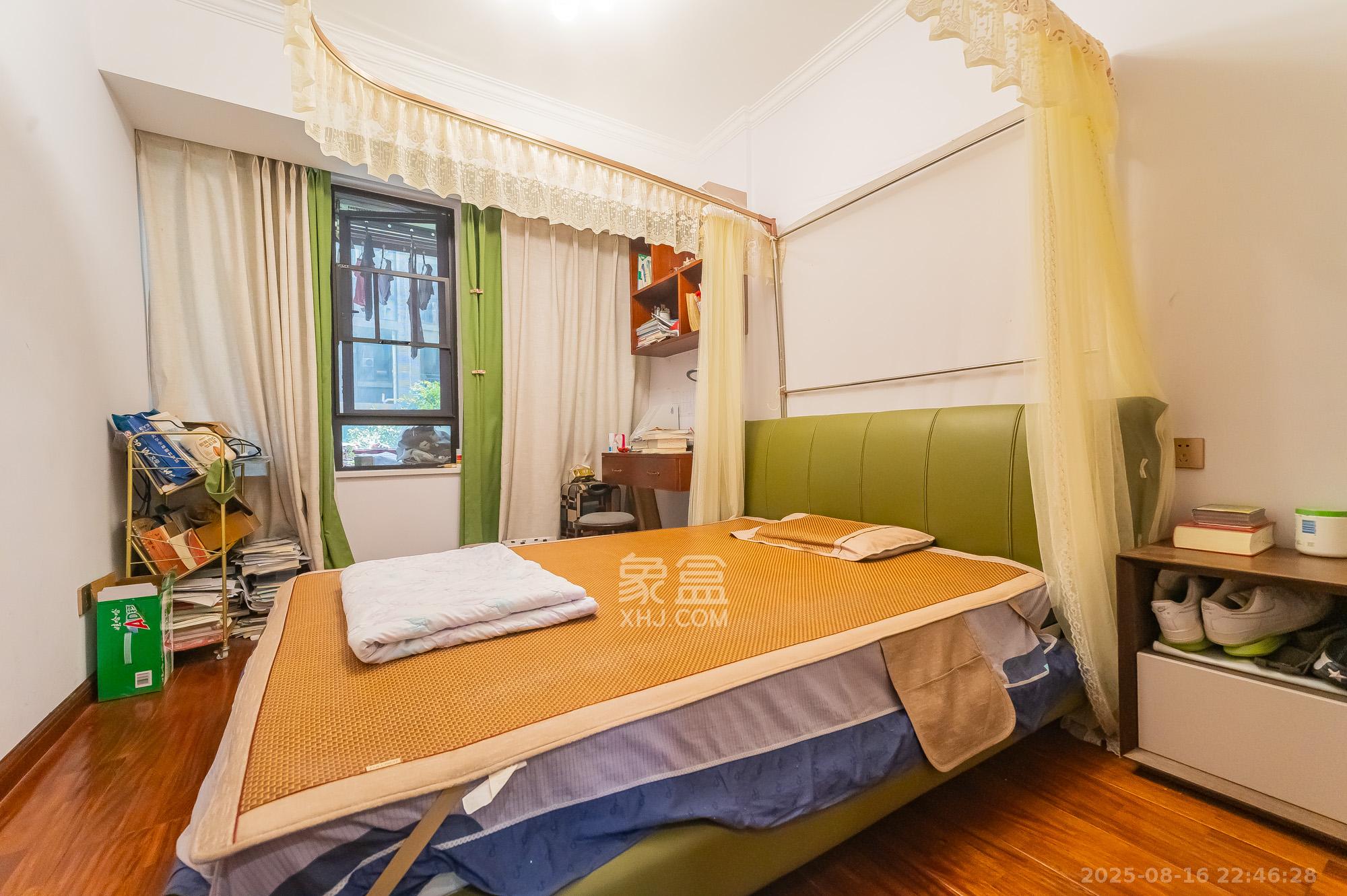 星湖湾二期洋房  4室2厅2卫    171.8万 星湖湾二期洋房  4室2厅2卫    171.8万卧室