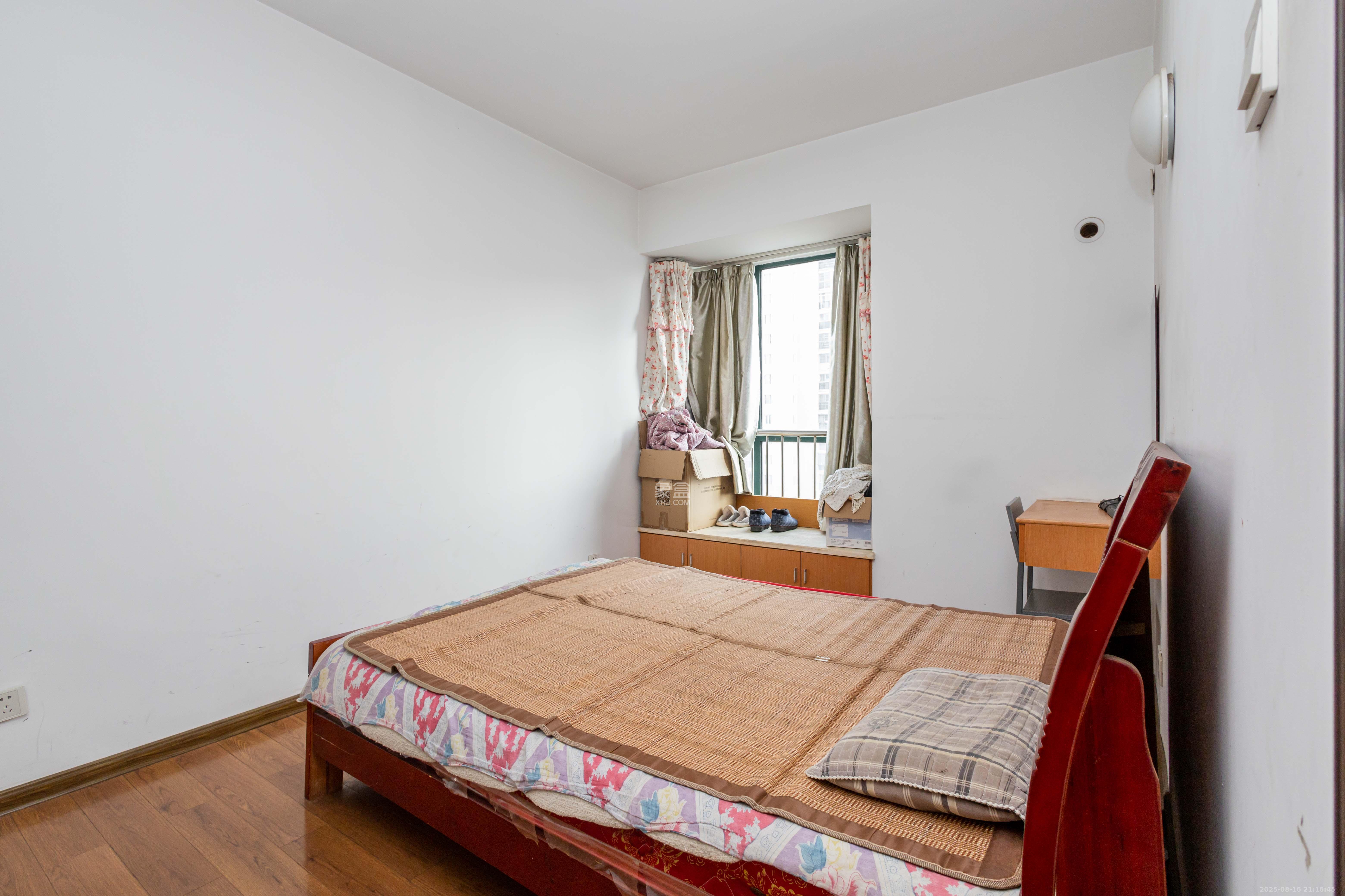 华天LOHO小镇  3室2厅2卫    53.0万 华天LOHO小镇  3室2厅2卫    53.0万卧室