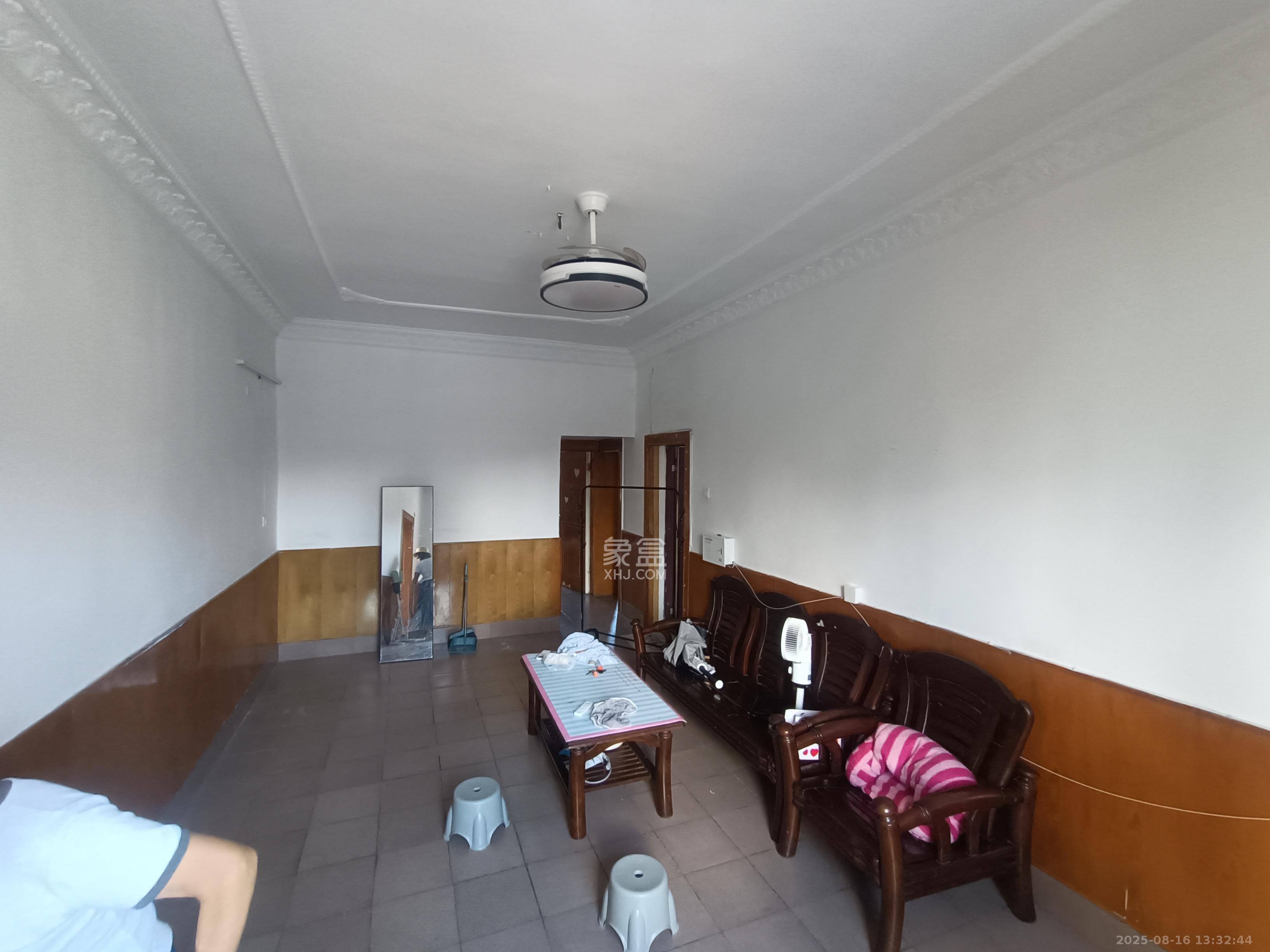 营盘街社区 2室1厅1卫 1700.0元/月 营盘街社区 2室1厅1卫 1700.0元/月室内图