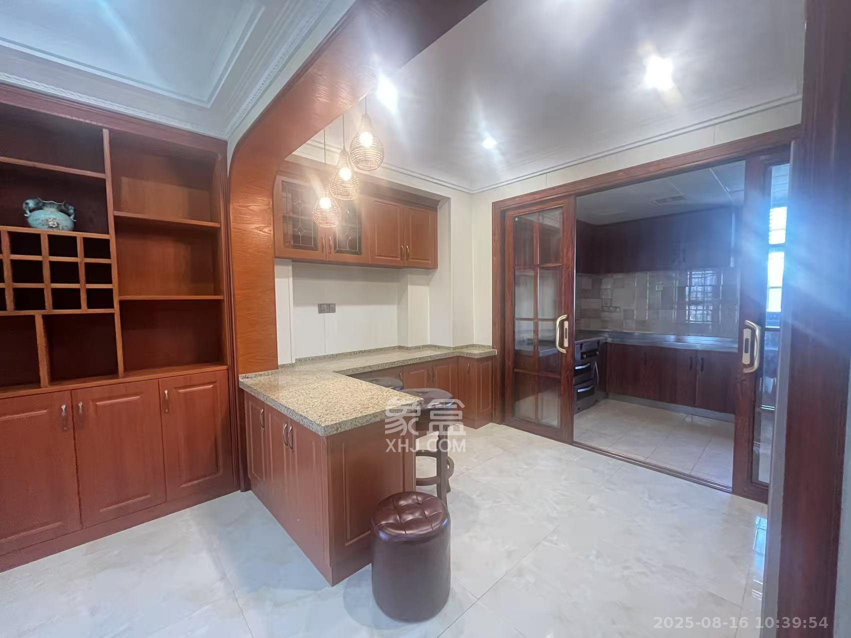 天元涉外景园C区  4室2厅2卫    4900.0元/月 天元涉外景园C区  4室2厅2卫    4900.0元/月