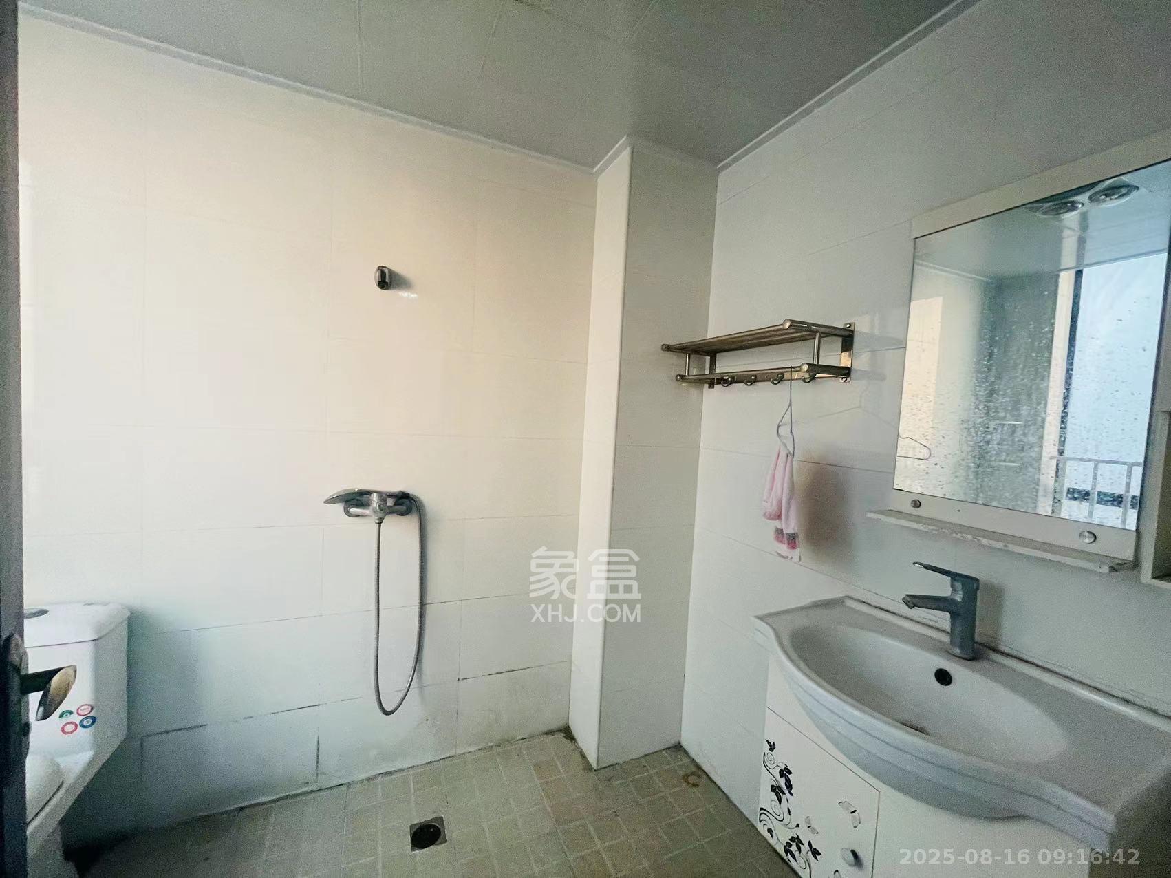 保利麓谷林语E区 4室2厅1卫 3500.0元/月 保利麓谷林语E区 4室2厅1卫 3500.0元/月室内图