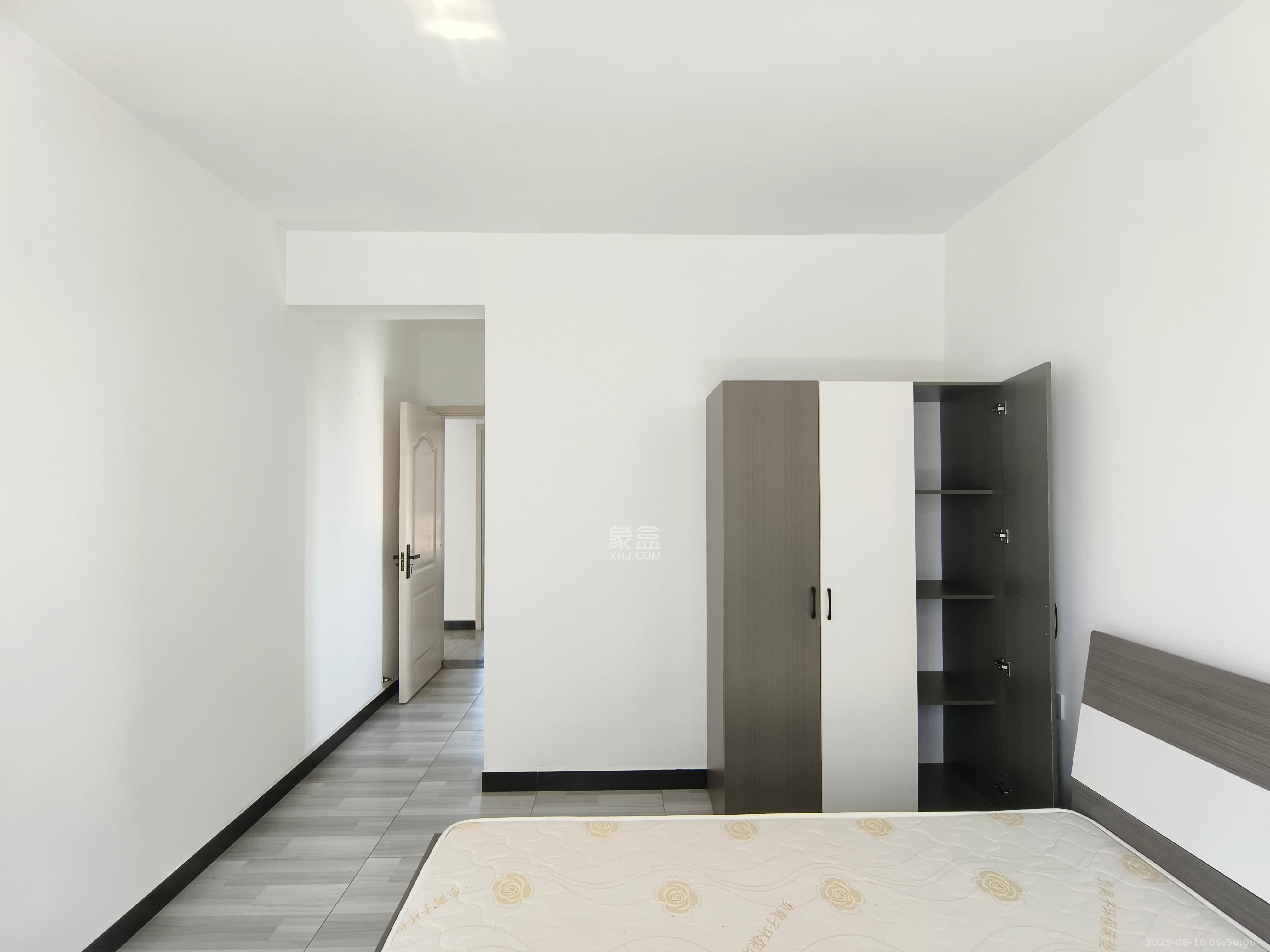 勤诚达境界城  4室2厅2卫    2500.0元/月室内图