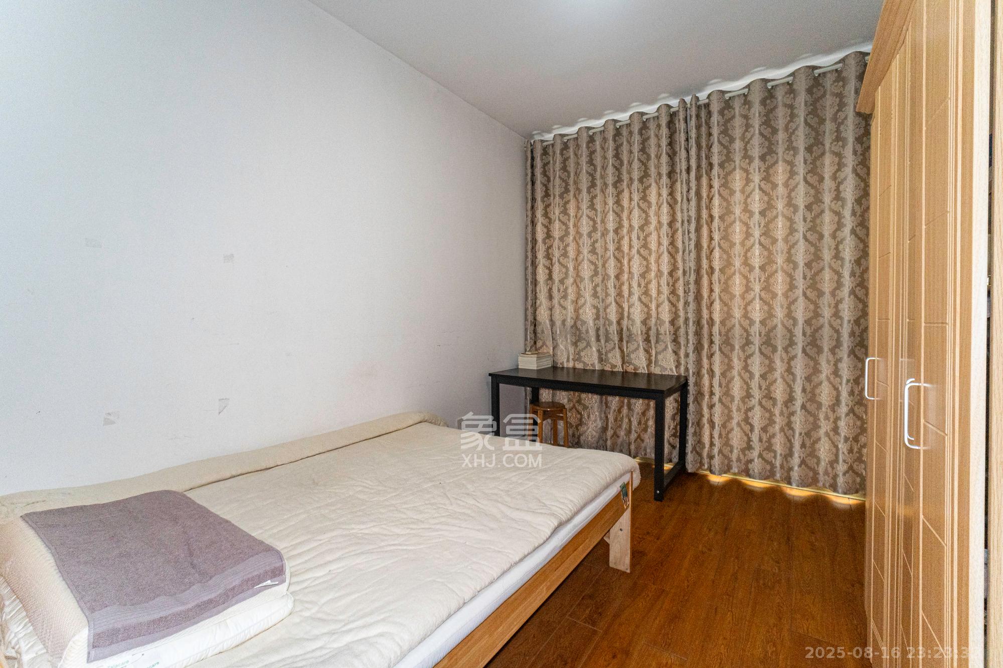 四季星城 3室2厅2卫 61.0万 四季星城 3室2厅2卫 61.0万卧室