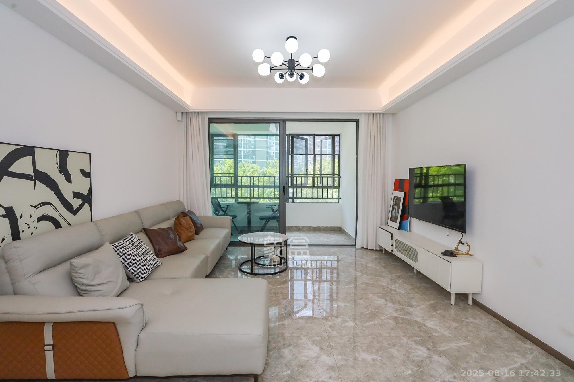 复地滨江金融中心  4室2厅2卫    228.0万客厅