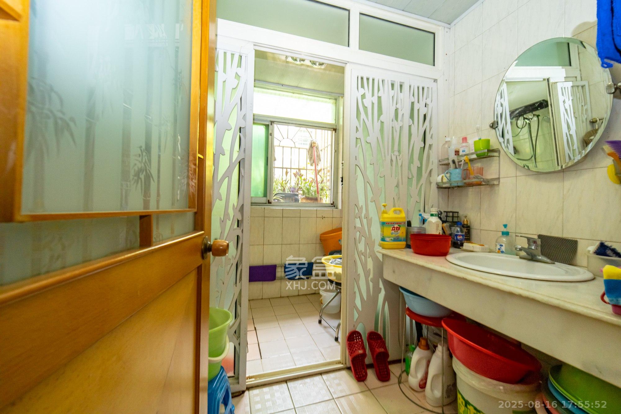 长沙县政府宿舍(星邻南苑) 3室2厅1卫 75.0万 长沙县政府宿舍(星邻南苑) 3室2厅1卫 75.0万卫生间