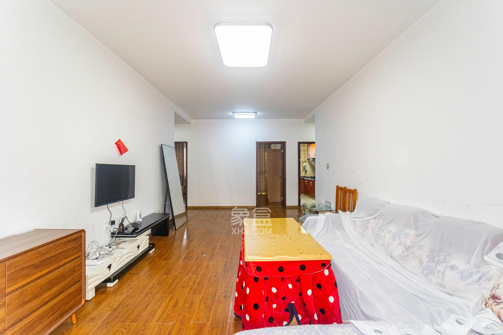 四季星城 3室2厅2卫 61.0万 四季星城 3室2厅2卫 61.0万客厅