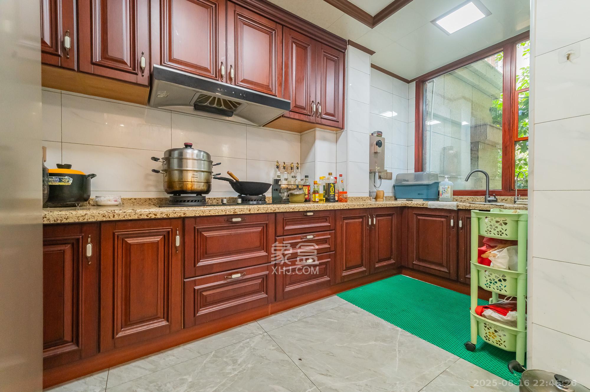 星湖湾二期洋房  4室2厅2卫    171.8万厨房