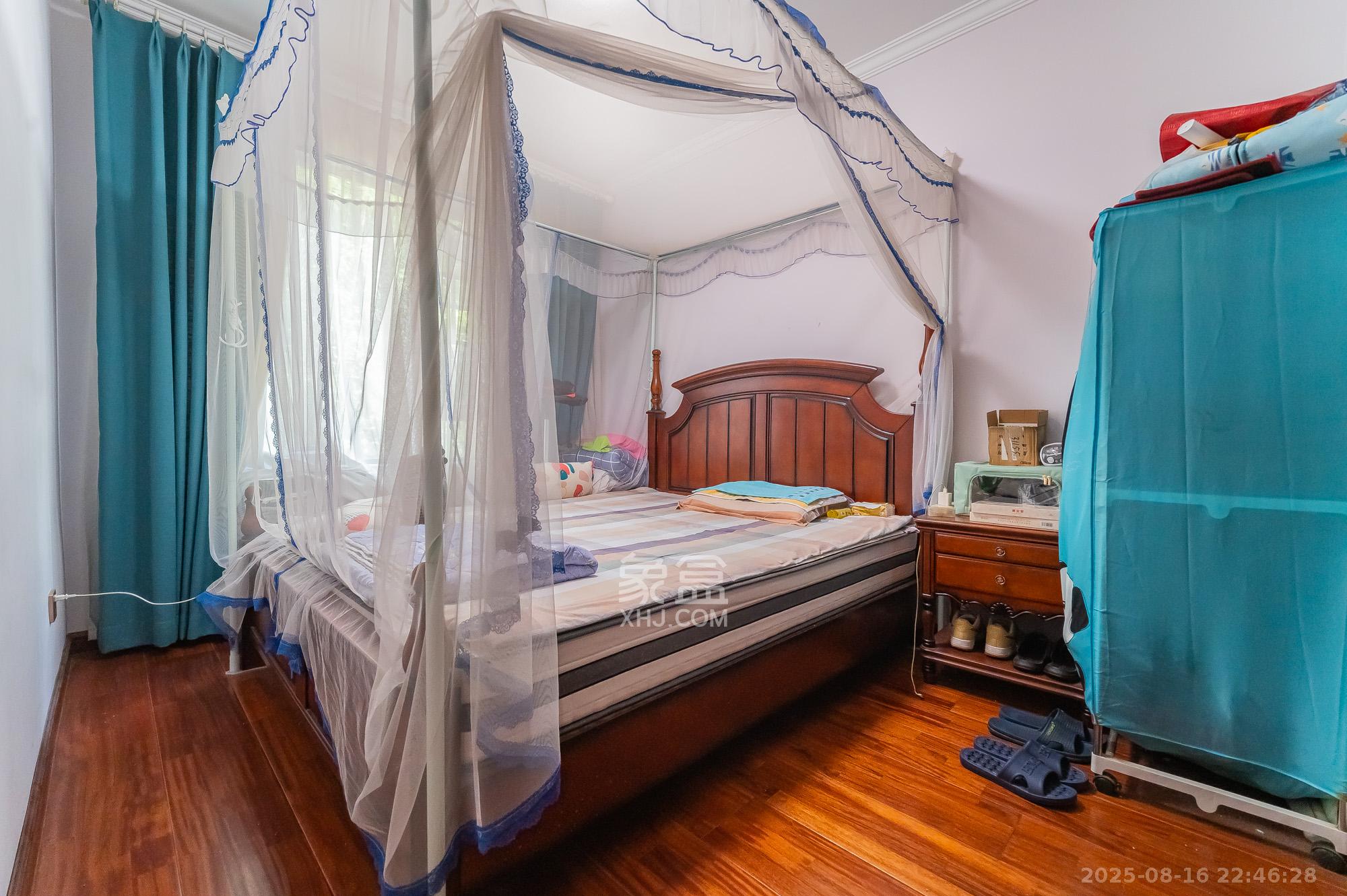 星湖湾二期洋房  4室2厅2卫    171.8万卧室