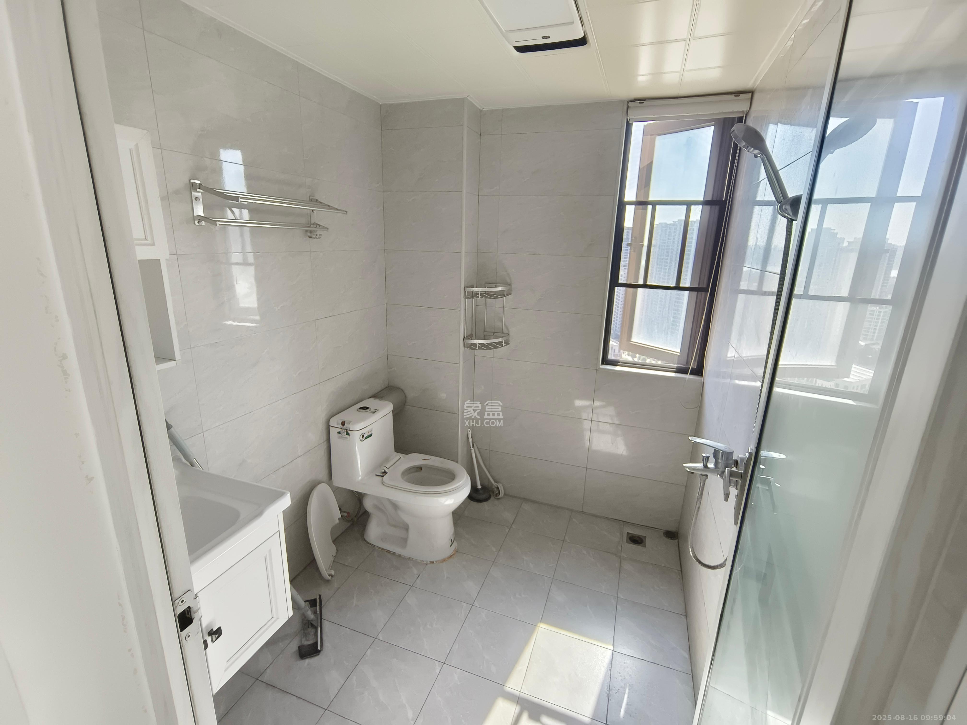 勤诚达境界城 4室2厅2卫 2500.0元/月 勤诚达境界城 4室2厅2卫 2500.0元/月室内图