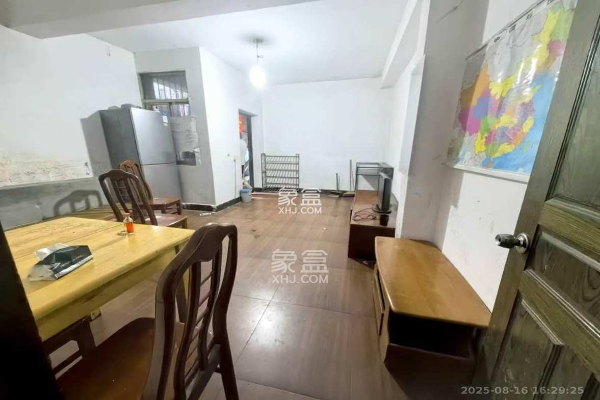 寿星街社区 3室2厅1卫 1800.0元/月 寿星街社区 3室2厅1卫 1800.0元/月室内图