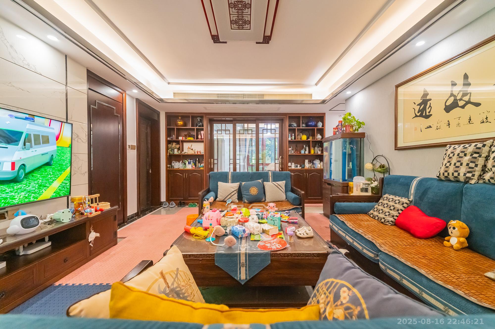 星湖湾二期洋房  4室2厅2卫    171.8万 星湖湾二期洋房  4室2厅2卫    171.8万客厅