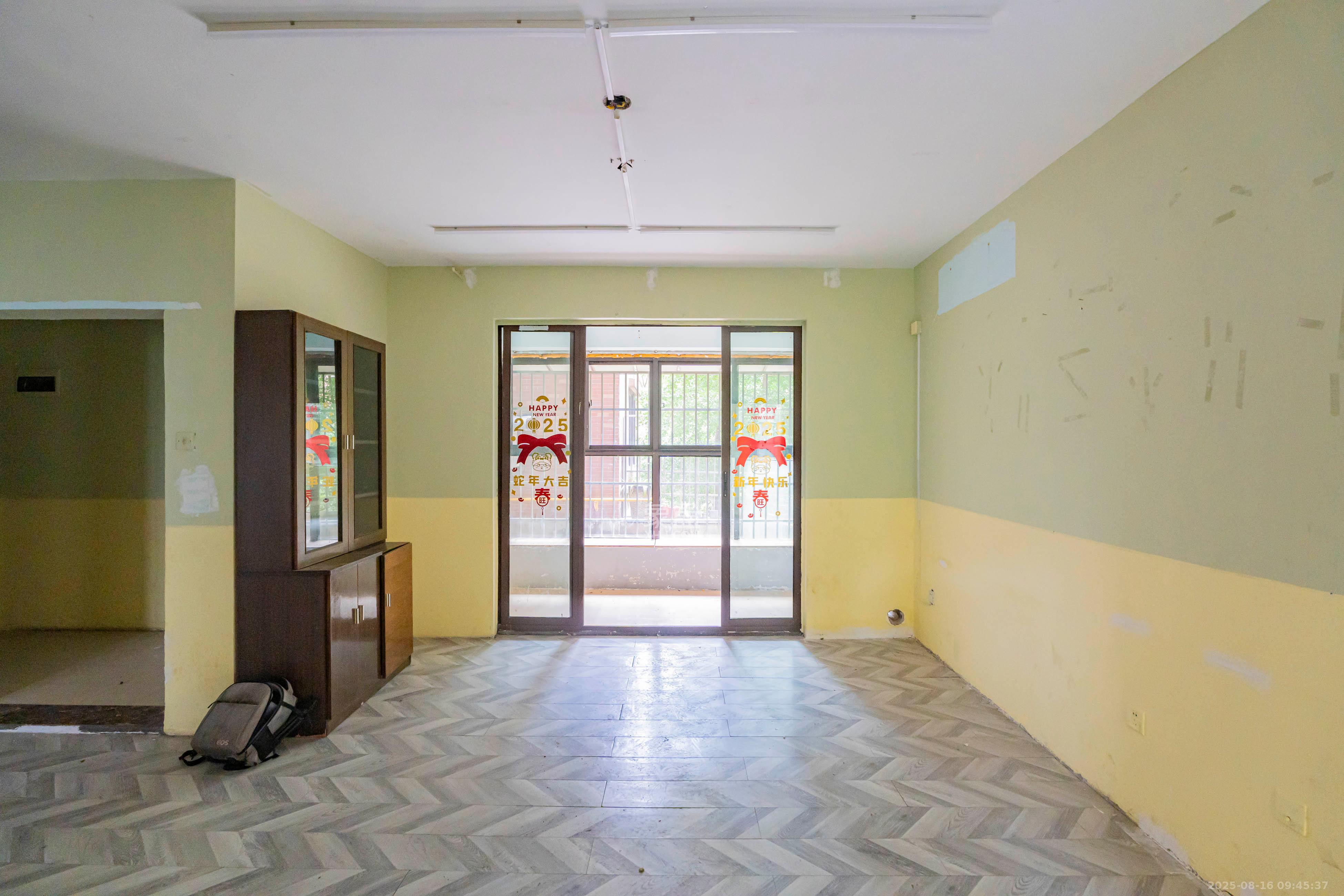 金色溪泉湾  3室2厅2卫    2500.0元/月 金色溪泉湾  3室2厅2卫    2500.0元/月室内图