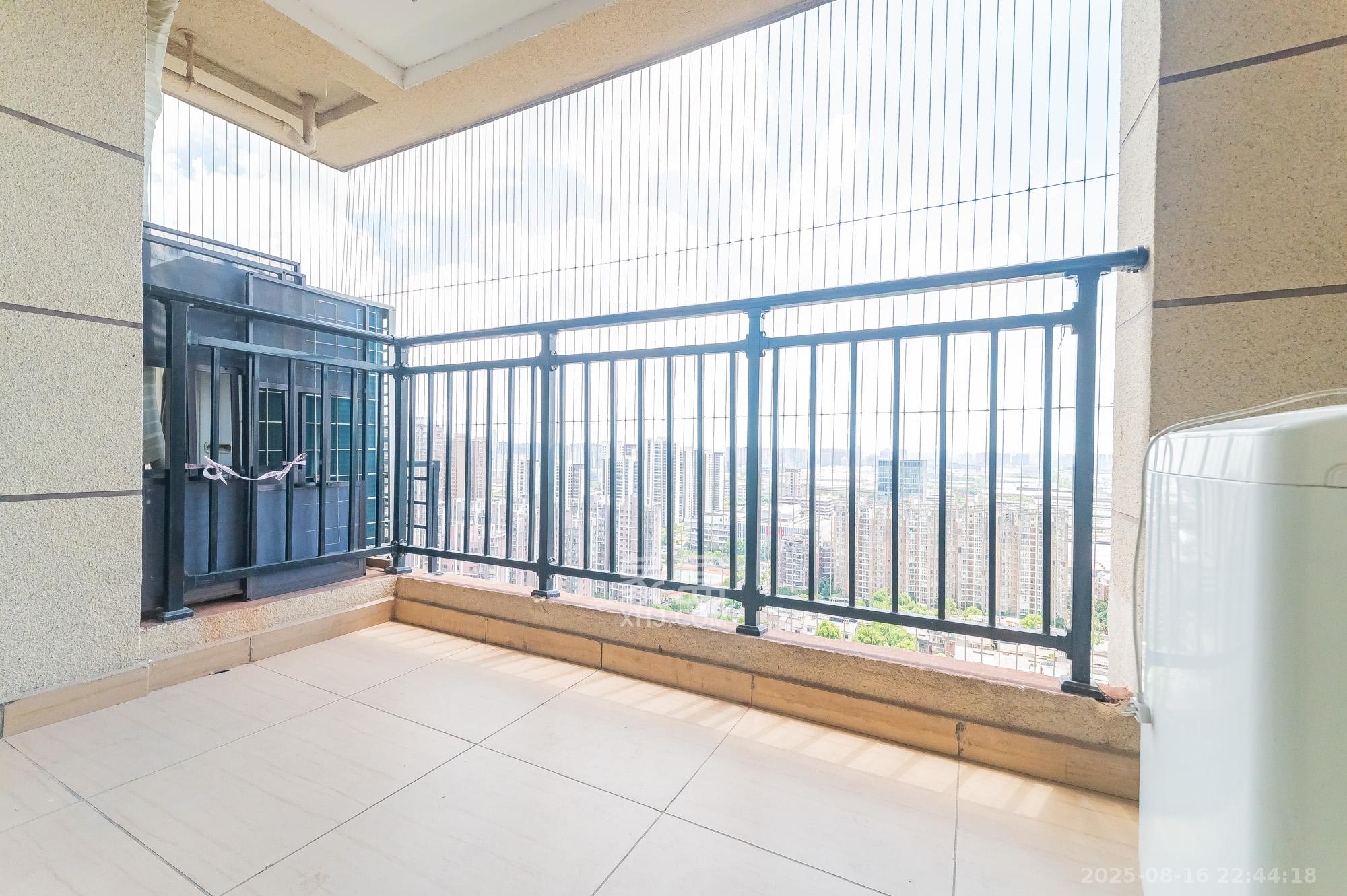 碧桂园中央花园 3室2厅2卫 77.8万 碧桂园中央花园 3室2厅2卫 77.8万阳台