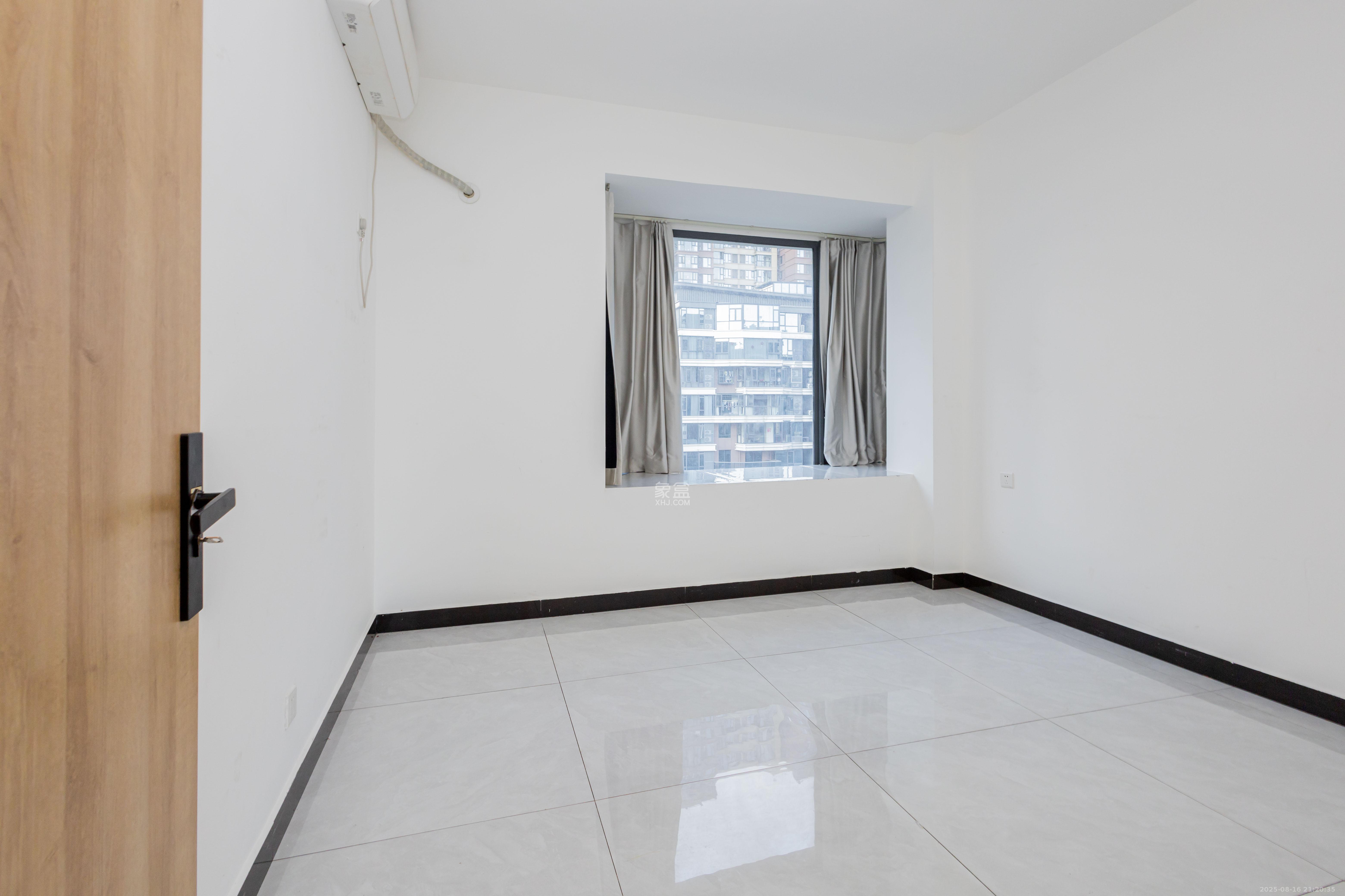 福天星中心(福天星雅苑) 5室2厅3卫 220.0万 福天星中心(福天星雅苑) 5室2厅3卫 220.0万卧室