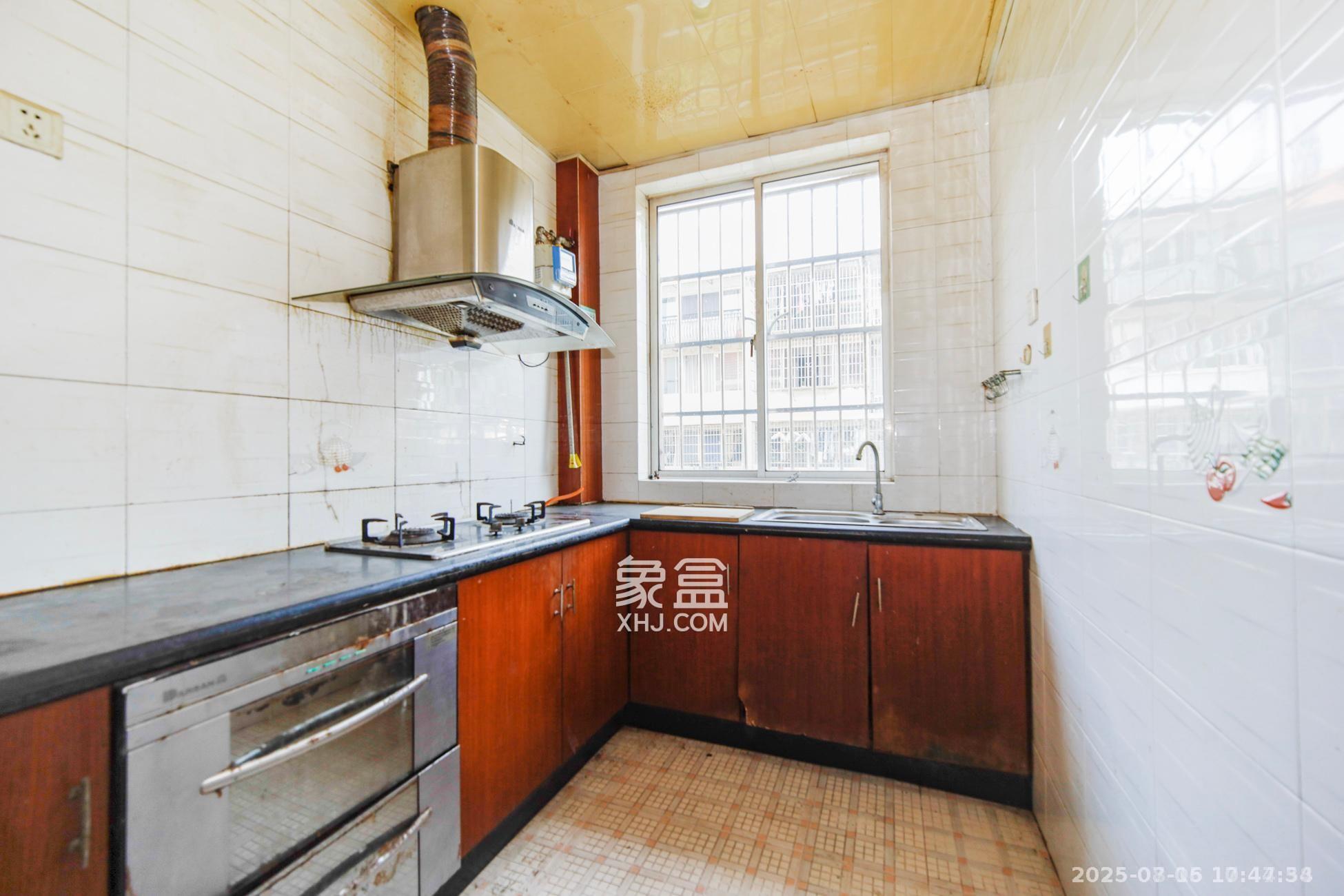 景湾小区(井湾小区) 3室1厅1卫 1700.0元/月 景湾小区(井湾小区) 3室1厅1卫 1700.0元/月室内图