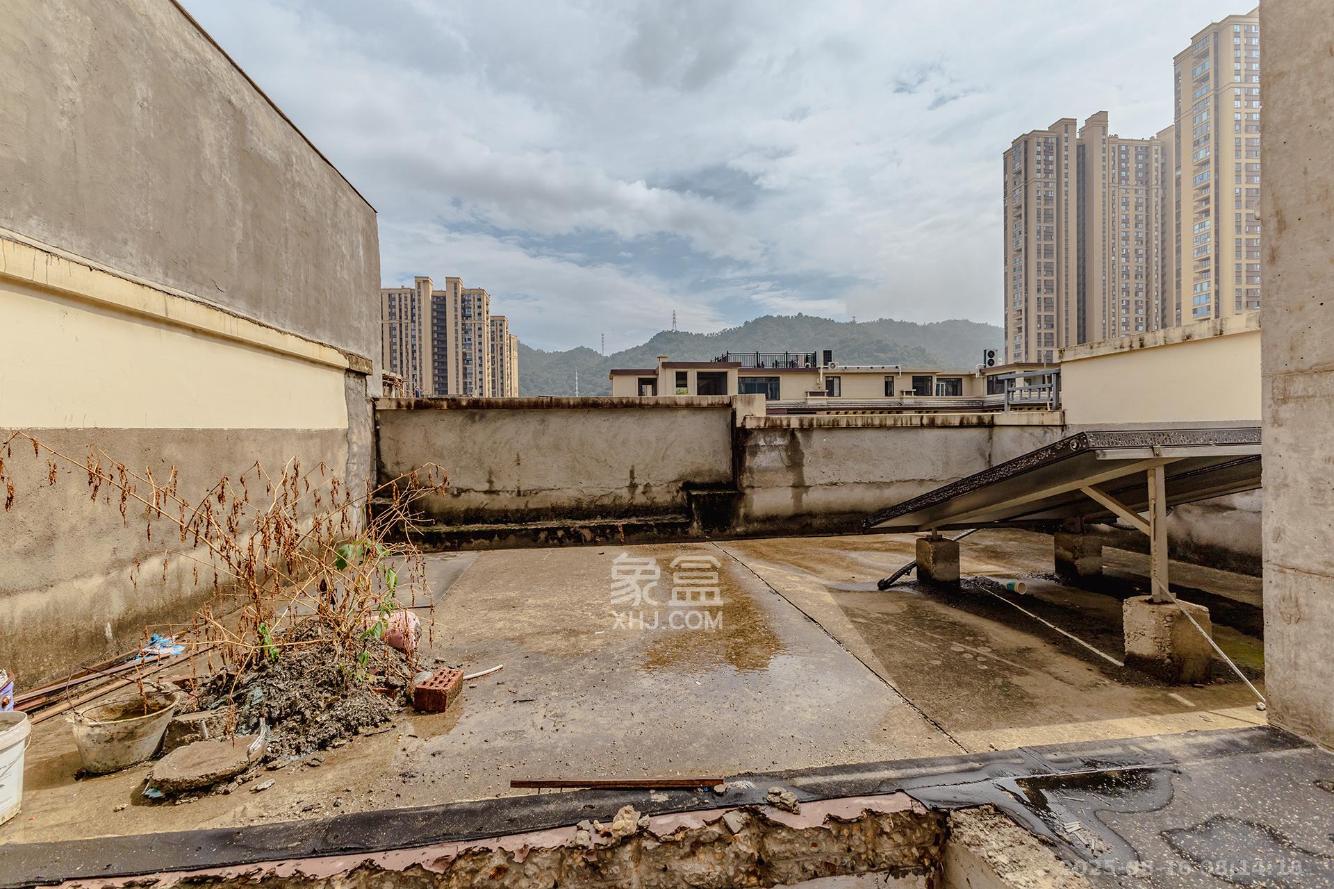 龙湖璟宸原著（龙湖紫宸）  6室2厅4卫    360.0万其他