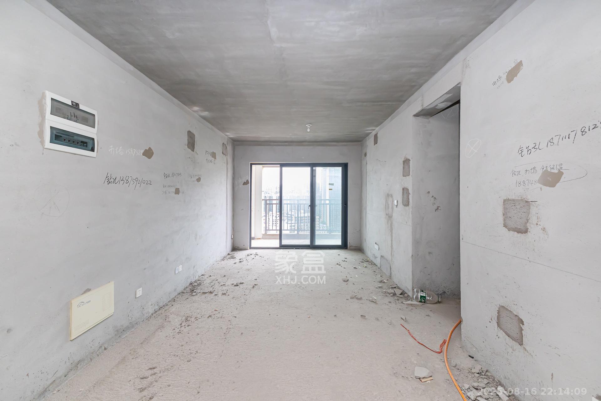 港湘铂玥（天园地芳国际珠宝城）  3室2厅2卫    55.8万