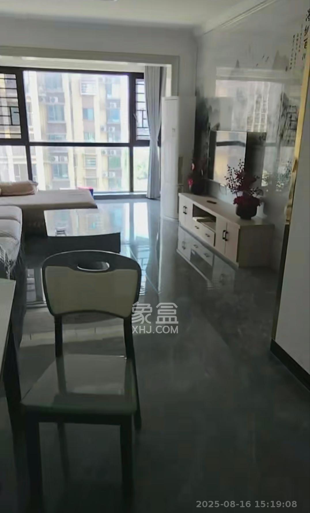 和润园三期 3室2厅1卫 2600.0元/月 和润园三期 3室2厅1卫 2600.0元/月室内图