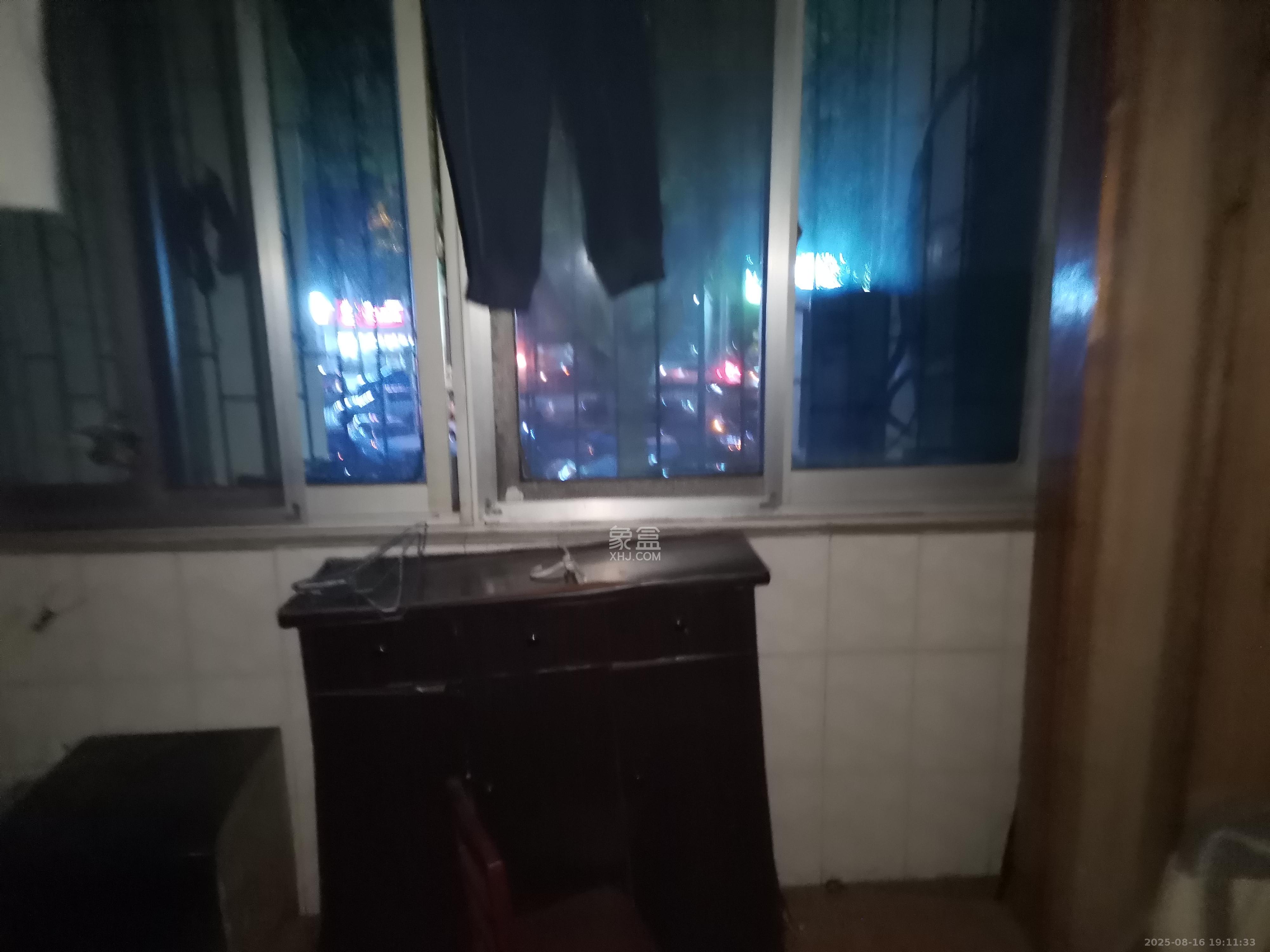 小林子冲社区 3室1厅1卫 2000.00元/月 小林子冲社区 3室1厅1卫 2000.00元/月室内图