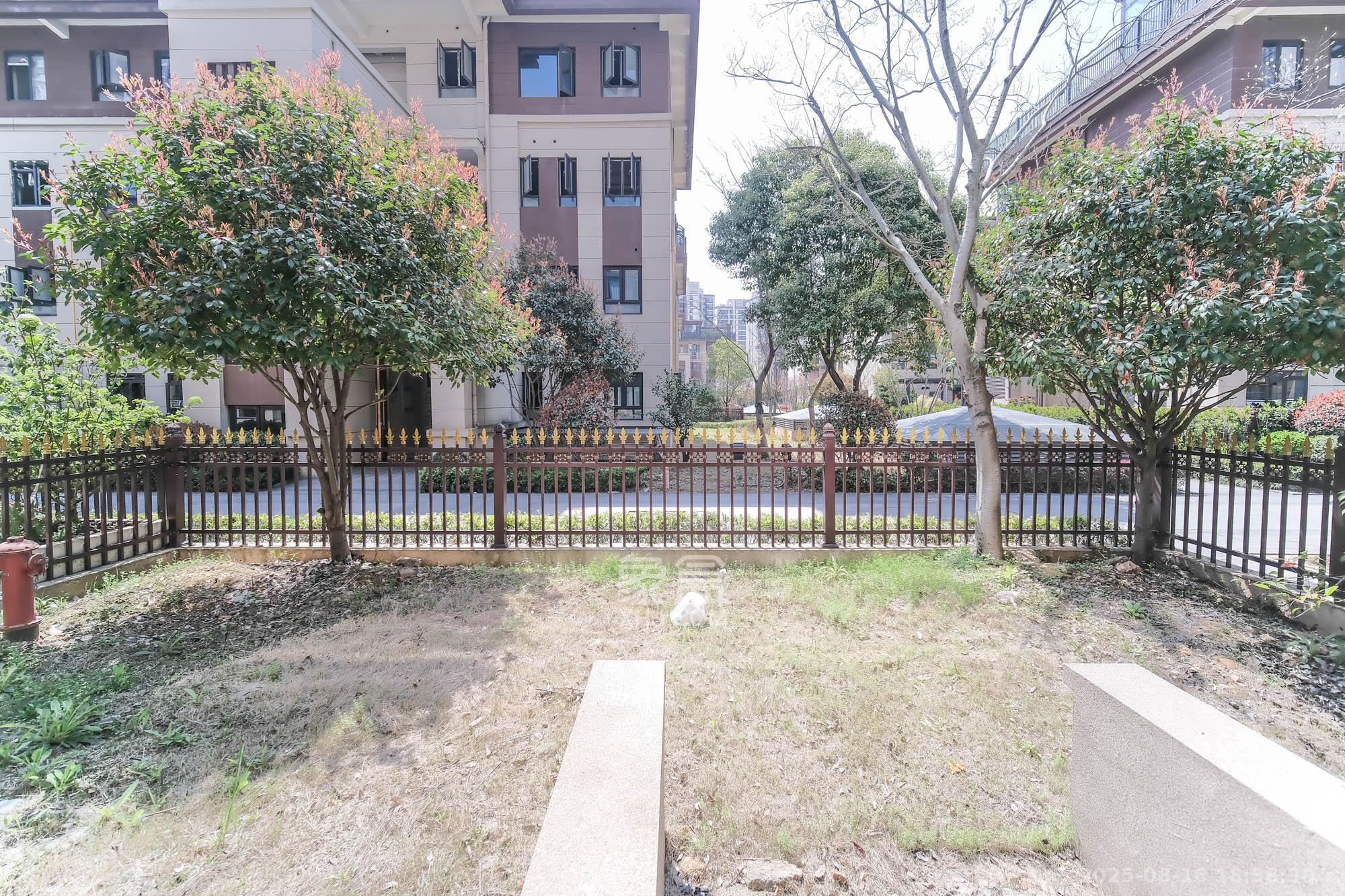 碧桂园翘楚棠  1室0厅0卫   230.00万阳台