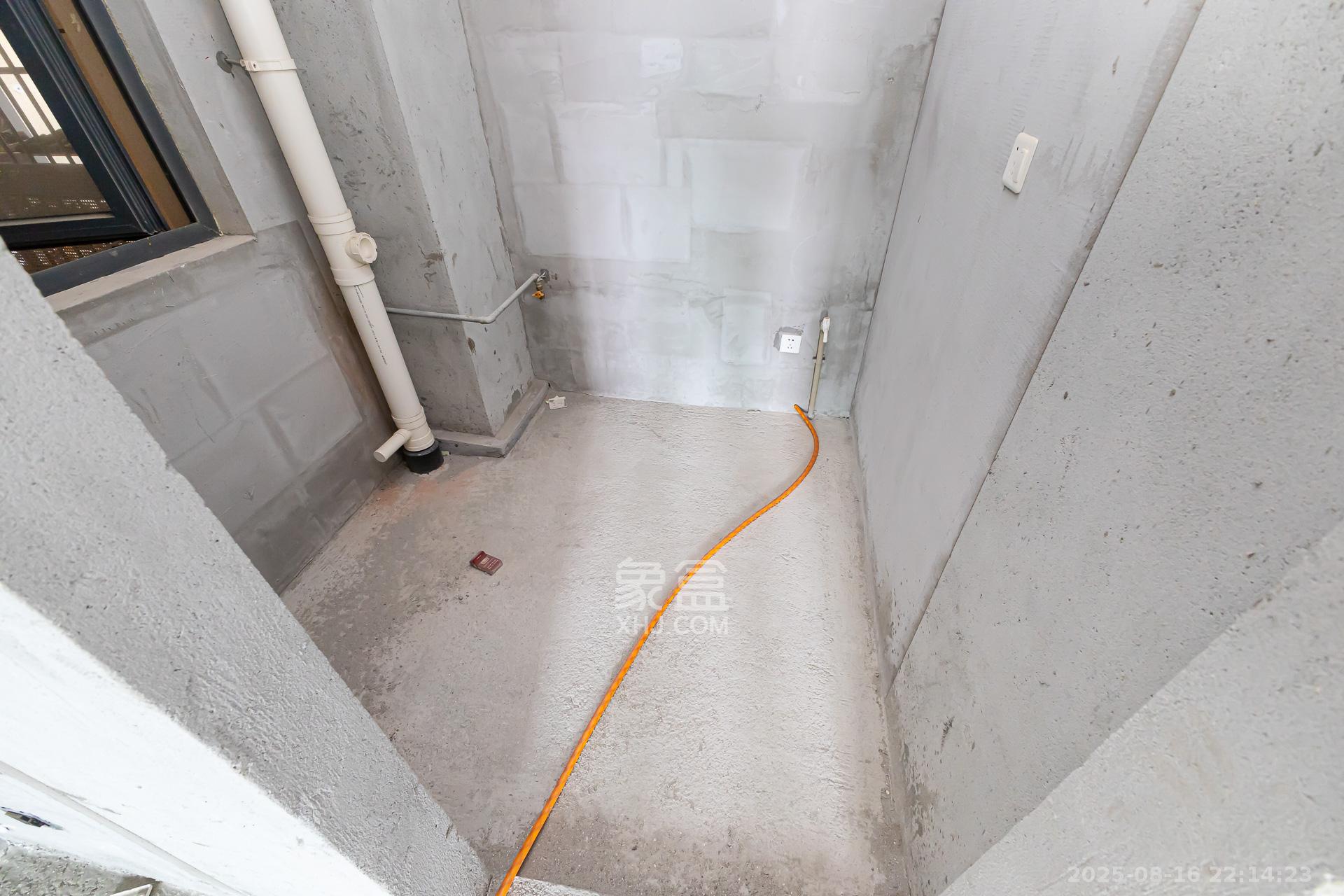 港湘铂玥(天园地芳国际珠宝城) 3室2厅2卫 55.8万 港湘铂玥(天园地芳国际珠宝城) 3室2厅2卫 55.8万厨房