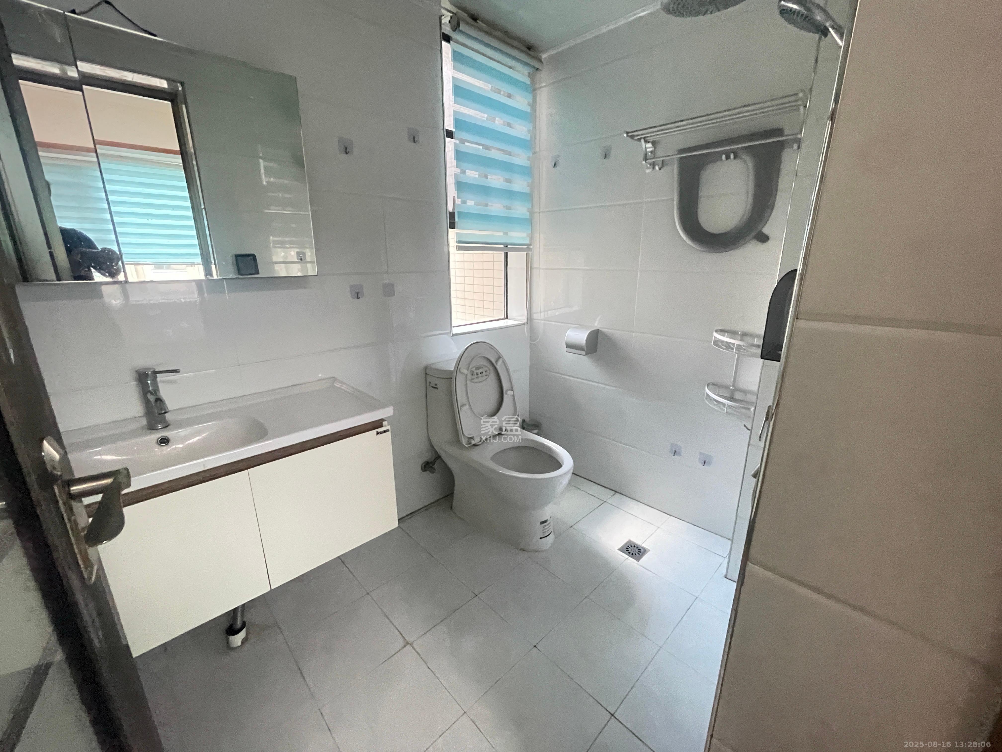 滨江一号(丰泰花园)  3室2厅2卫    2800.0元/月 滨江一号(丰泰花园)  3室2厅2卫    2800.0元/月室内图