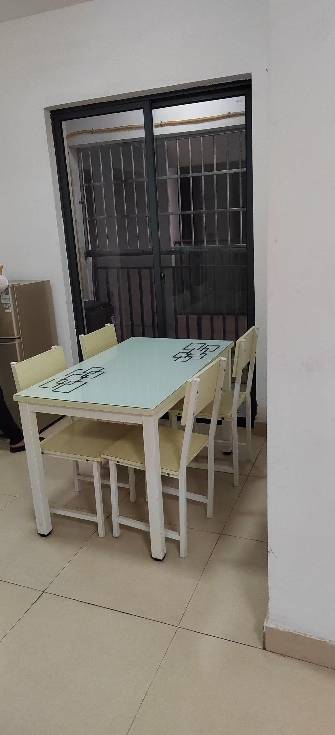 海糖小区一二期 3室2厅1卫 2000.0元/月 海糖小区一二期 3室2厅1卫 2000.0元/月室内图