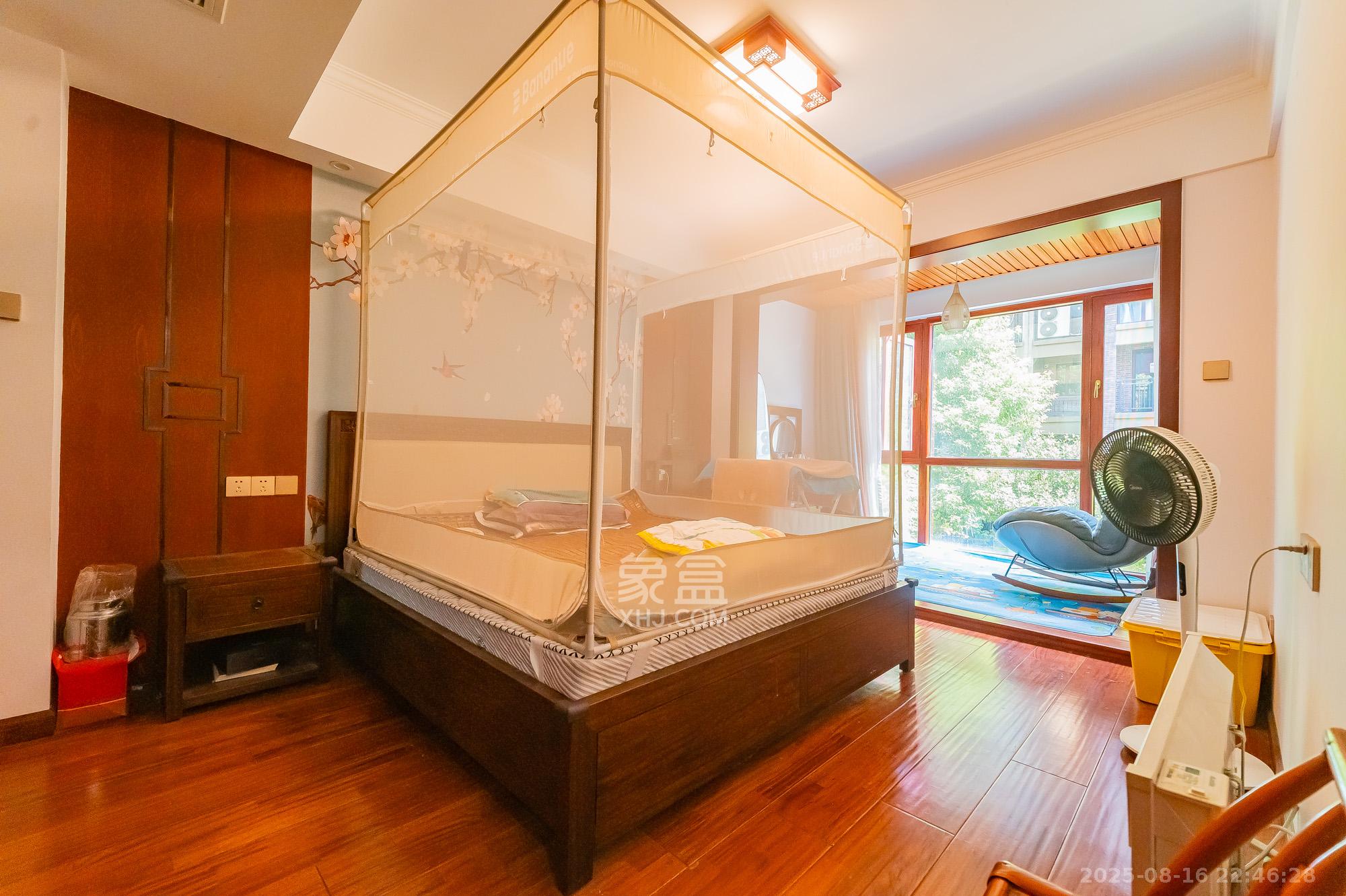 星湖湾二期洋房  4室2厅2卫    171.8万 星湖湾二期洋房  4室2厅2卫    171.8万卧室