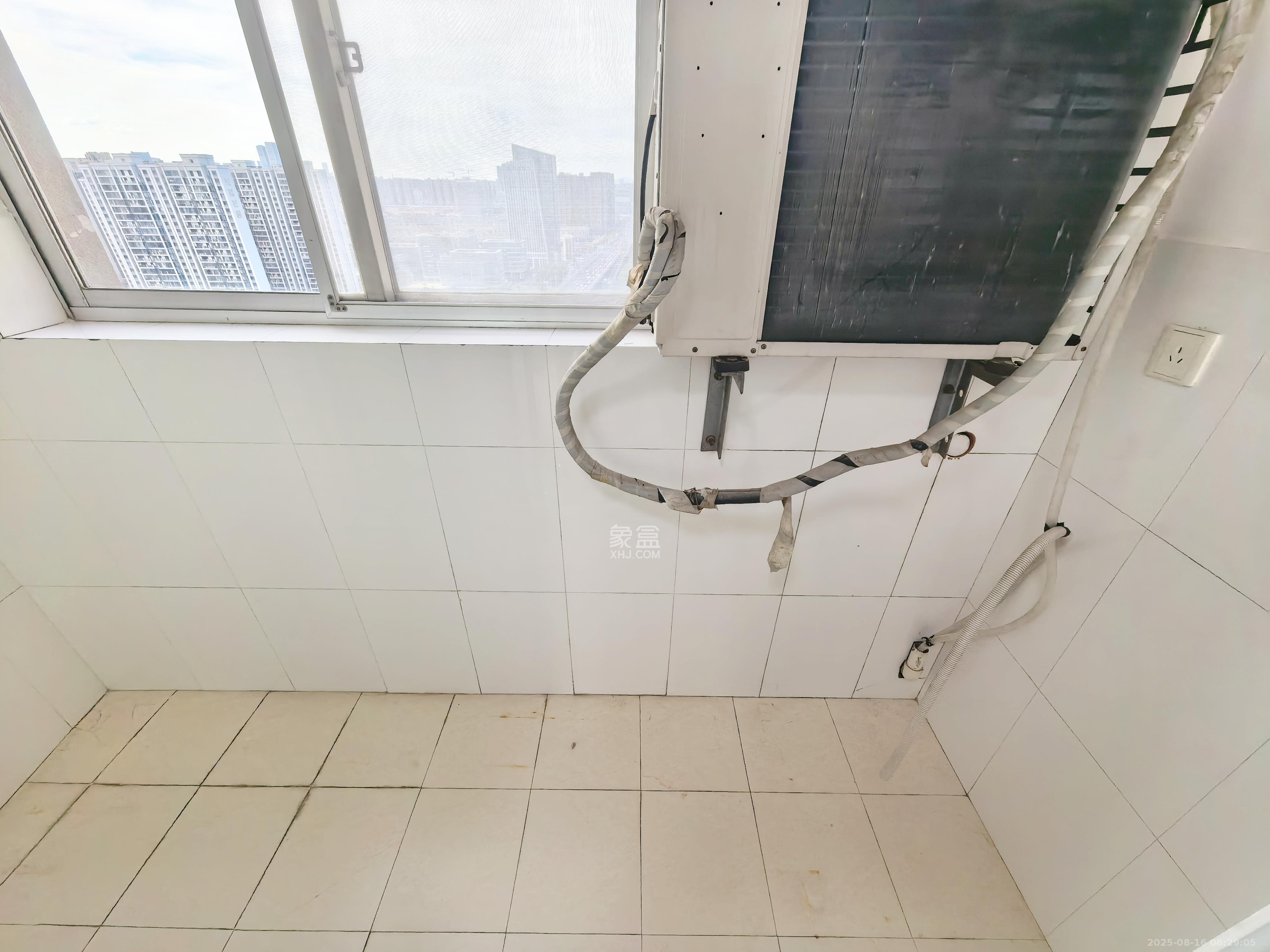 华菱新城地标  3室2厅1卫   2200.00元/月室内图