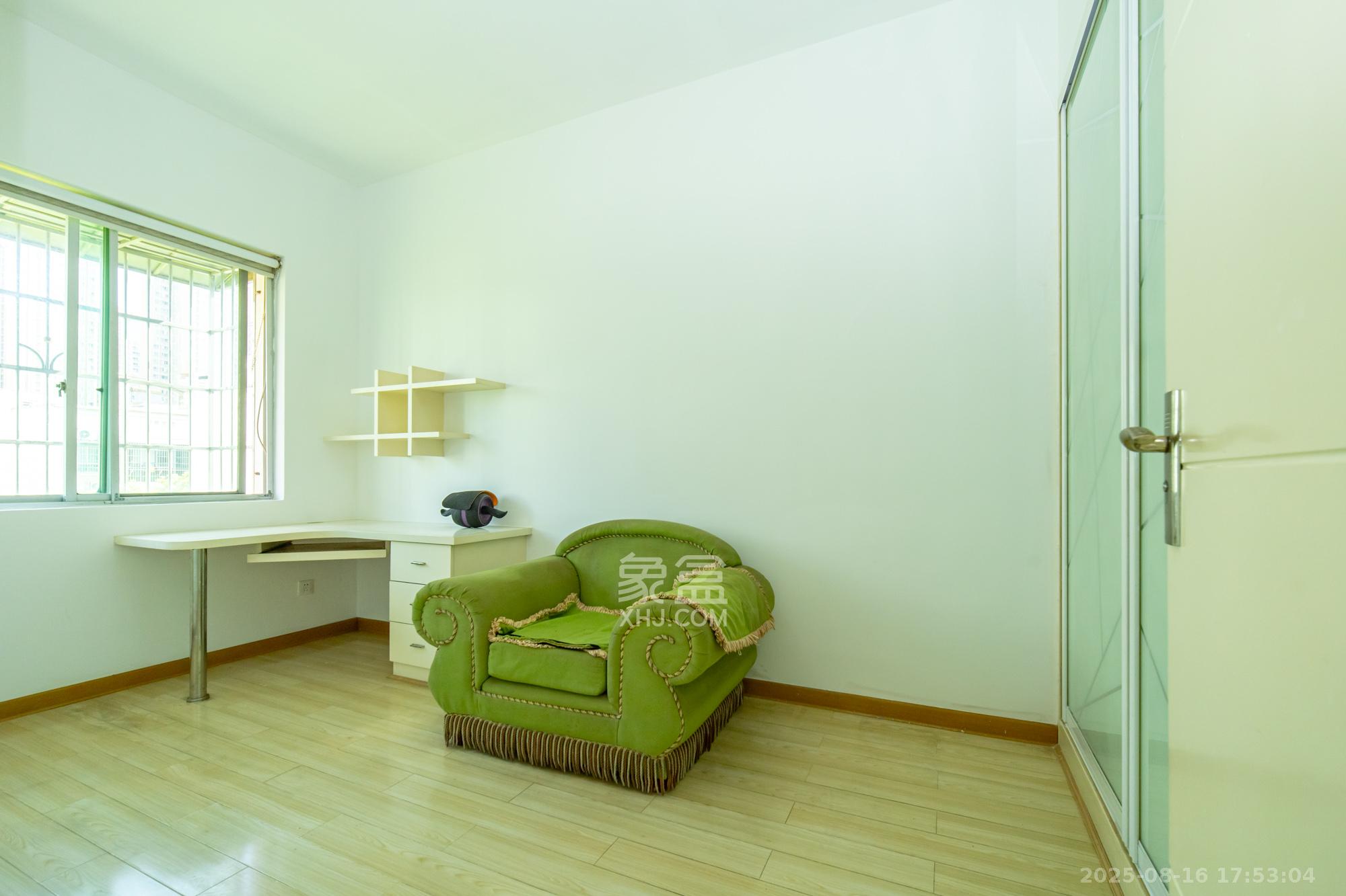 中南汽车世界  3室2厅1卫    33.8万 中南汽车世界  3室2厅1卫    33.8万卧室