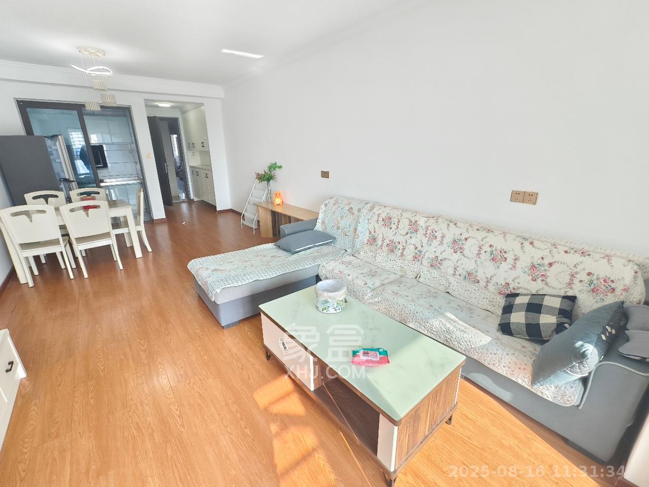 卓越浅水湾  3室2厅2卫    2800.0元/月 卓越浅水湾  3室2厅2卫    2800.0元/月室内图