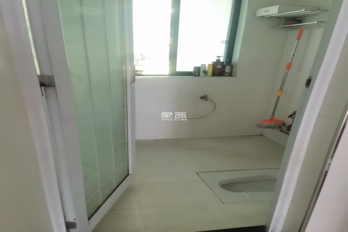 龙洲汇龙苑 3室2厅2卫 1500.0元/月 龙洲汇龙苑 3室2厅2卫 1500.0元/月室内图