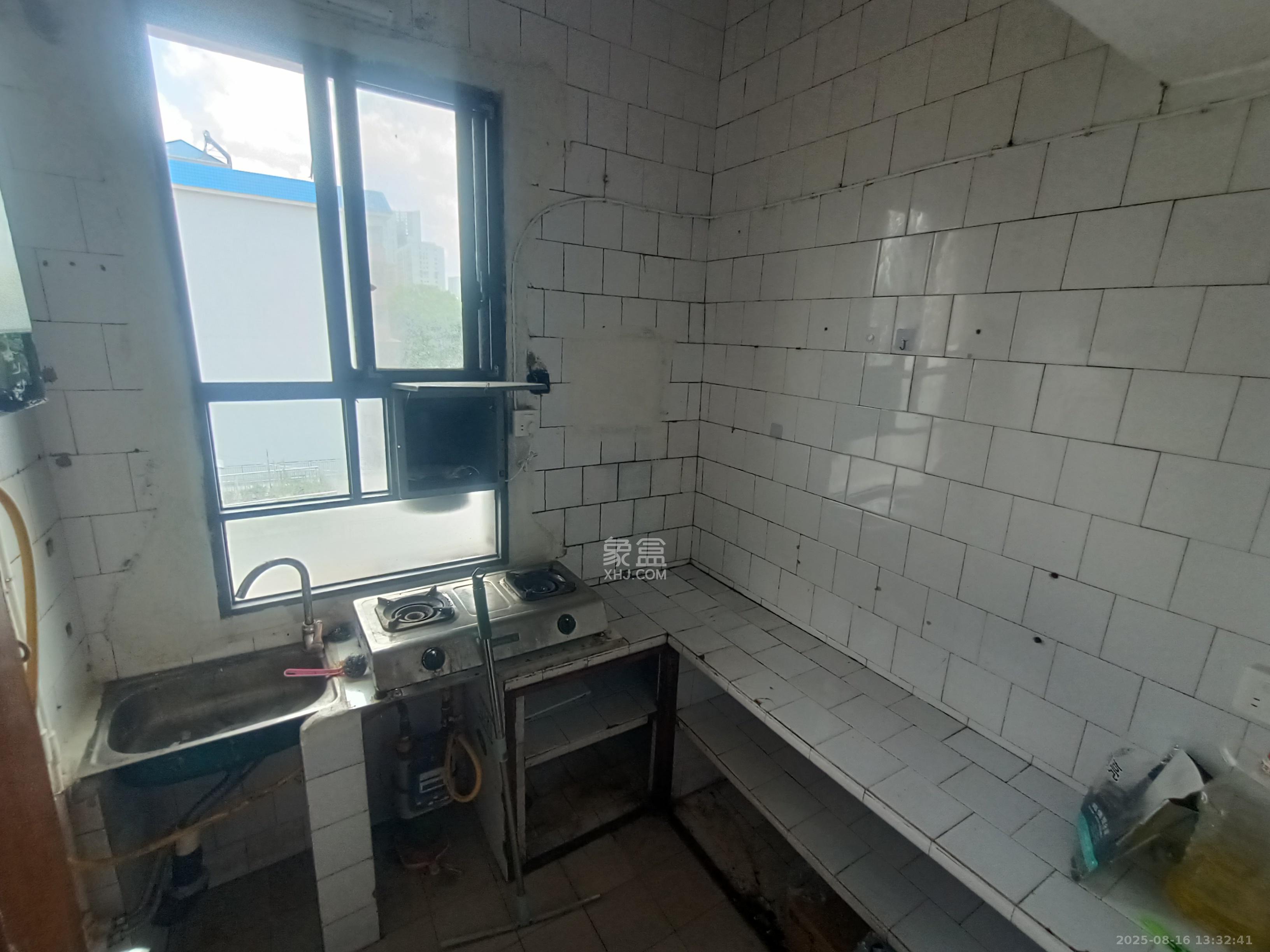 营盘街社区 2室1厅1卫 1700.0元/月 营盘街社区 2室1厅1卫 1700.0元/月室内图