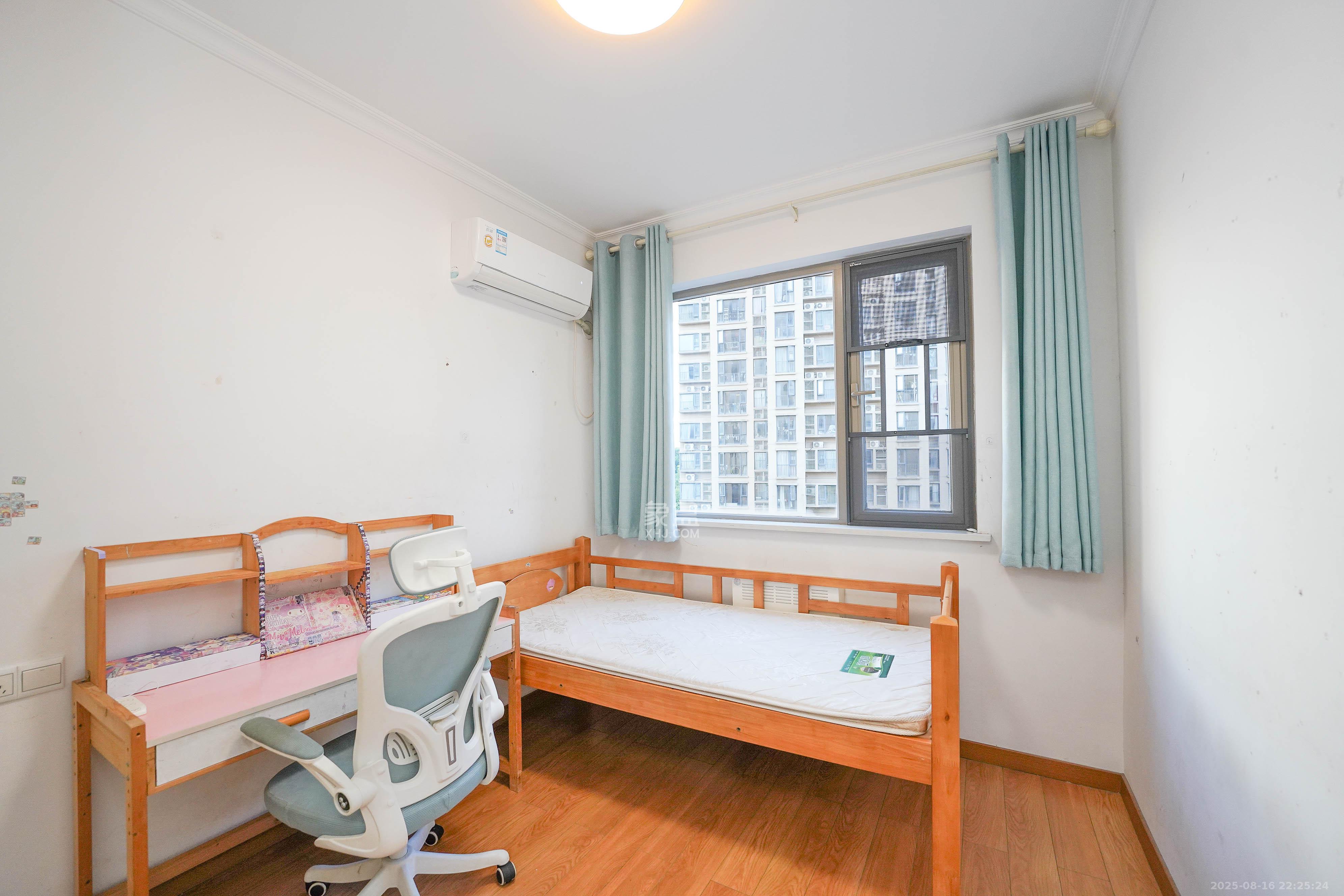 怡海星城  3室2厅1卫    60.0万 怡海星城  3室2厅1卫    60.0万卧室