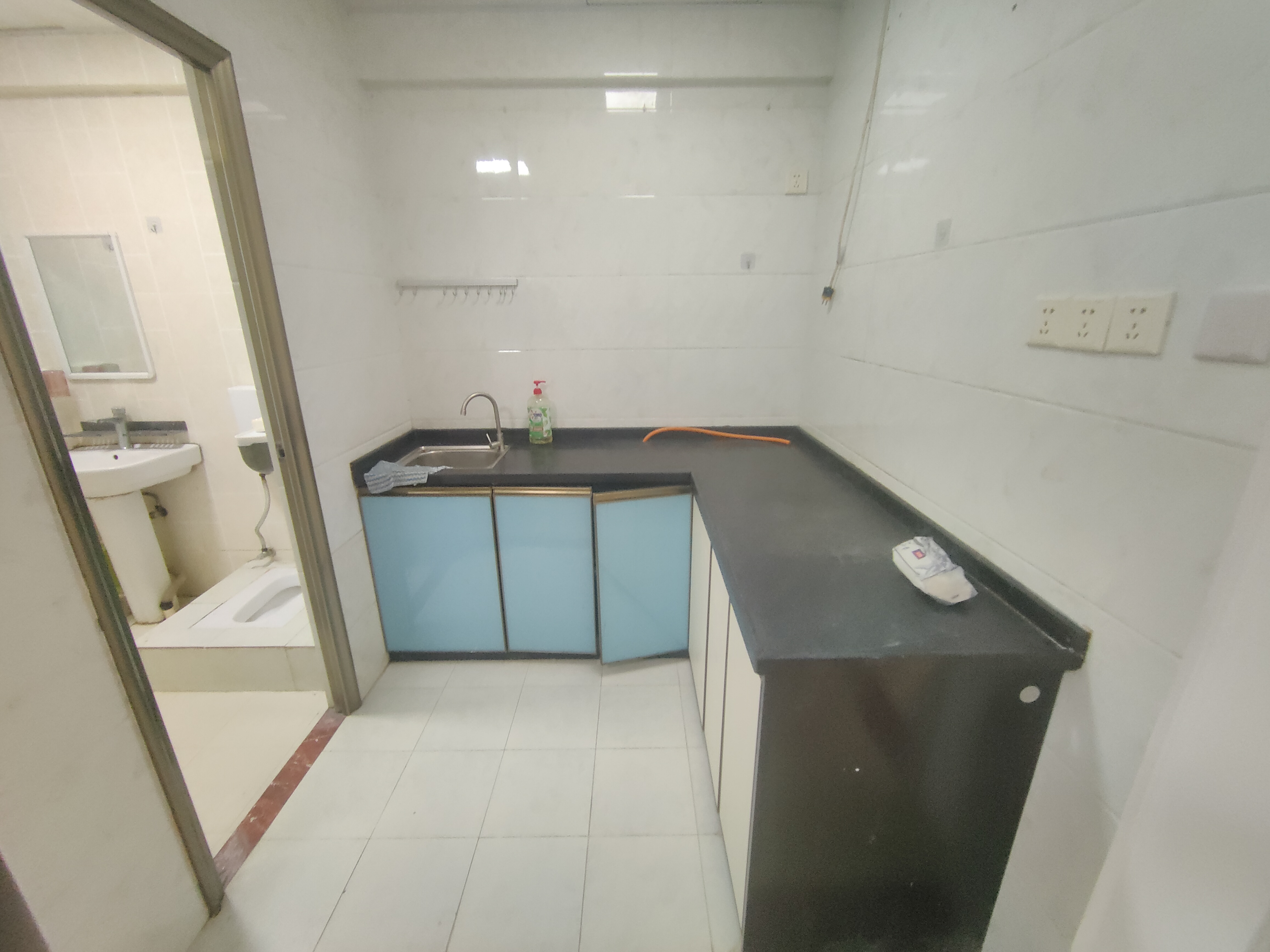 宜家广场  2室1厅1卫    63.0万 宜家广场  2室1厅1卫    63.0万客厅