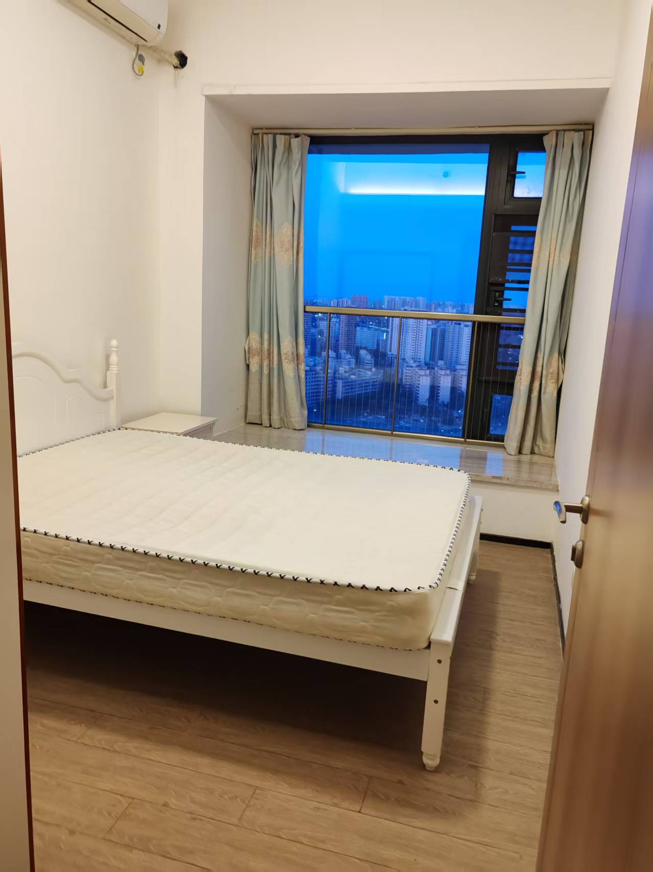 恒大外滩  1室2厅1卫    3500.0元/月室内图
