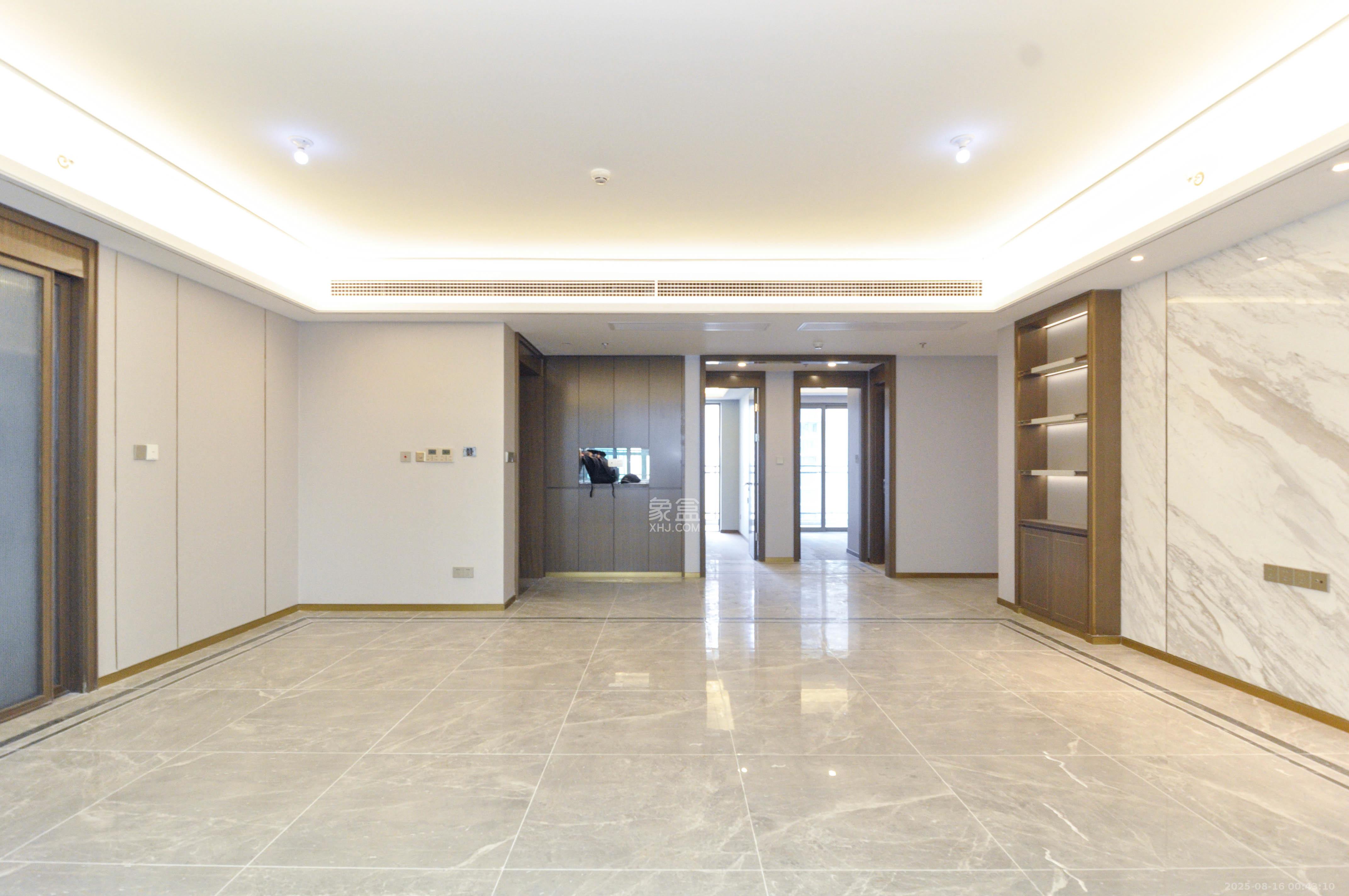 梅溪湖金茂湾  4室2厅2卫    458.0万 梅溪湖金茂湾  4室2厅2卫    458.0万客厅