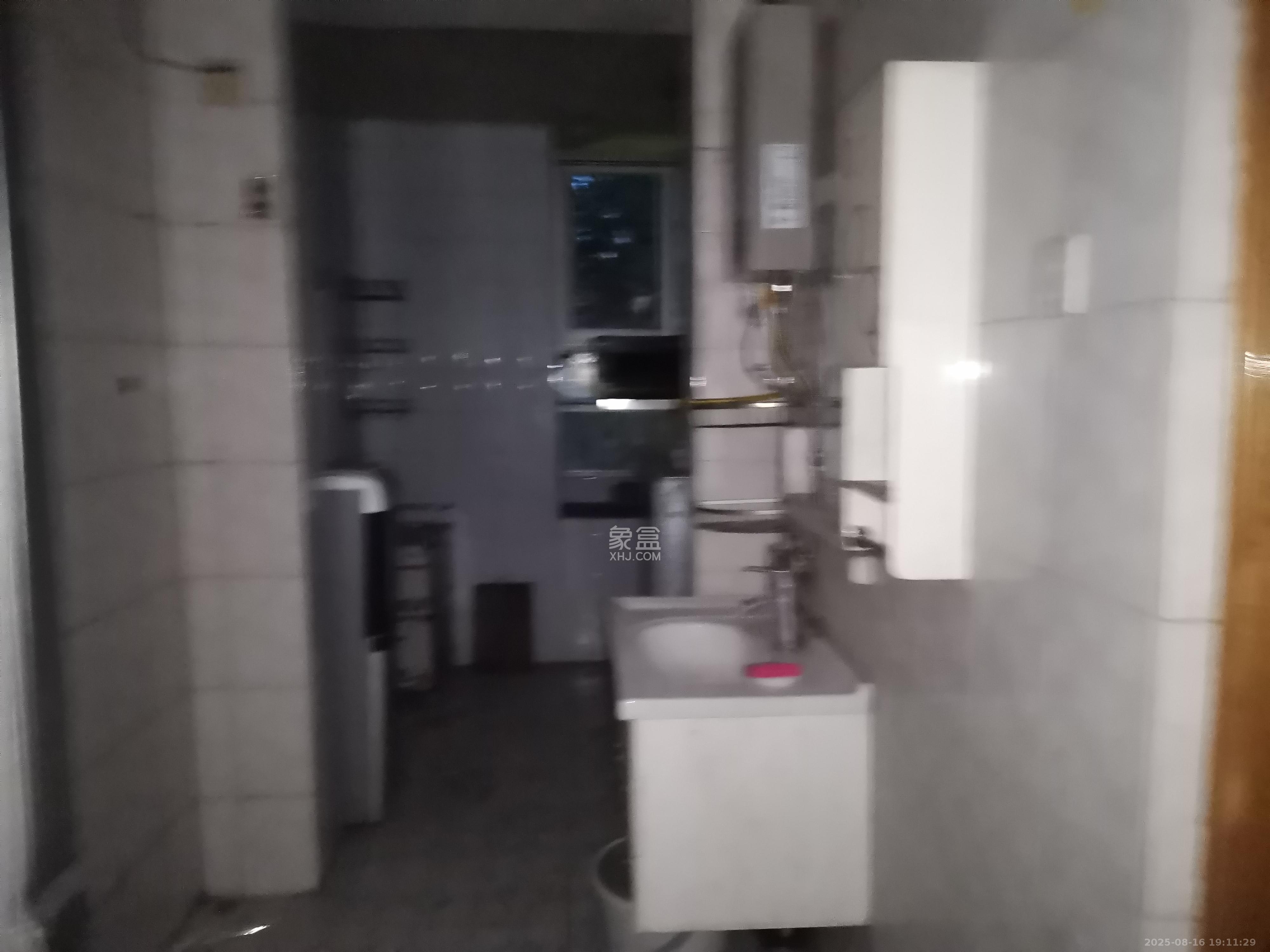 小林子冲社区 3室1厅1卫 2000.00元/月 小林子冲社区 3室1厅1卫 2000.00元/月室内图