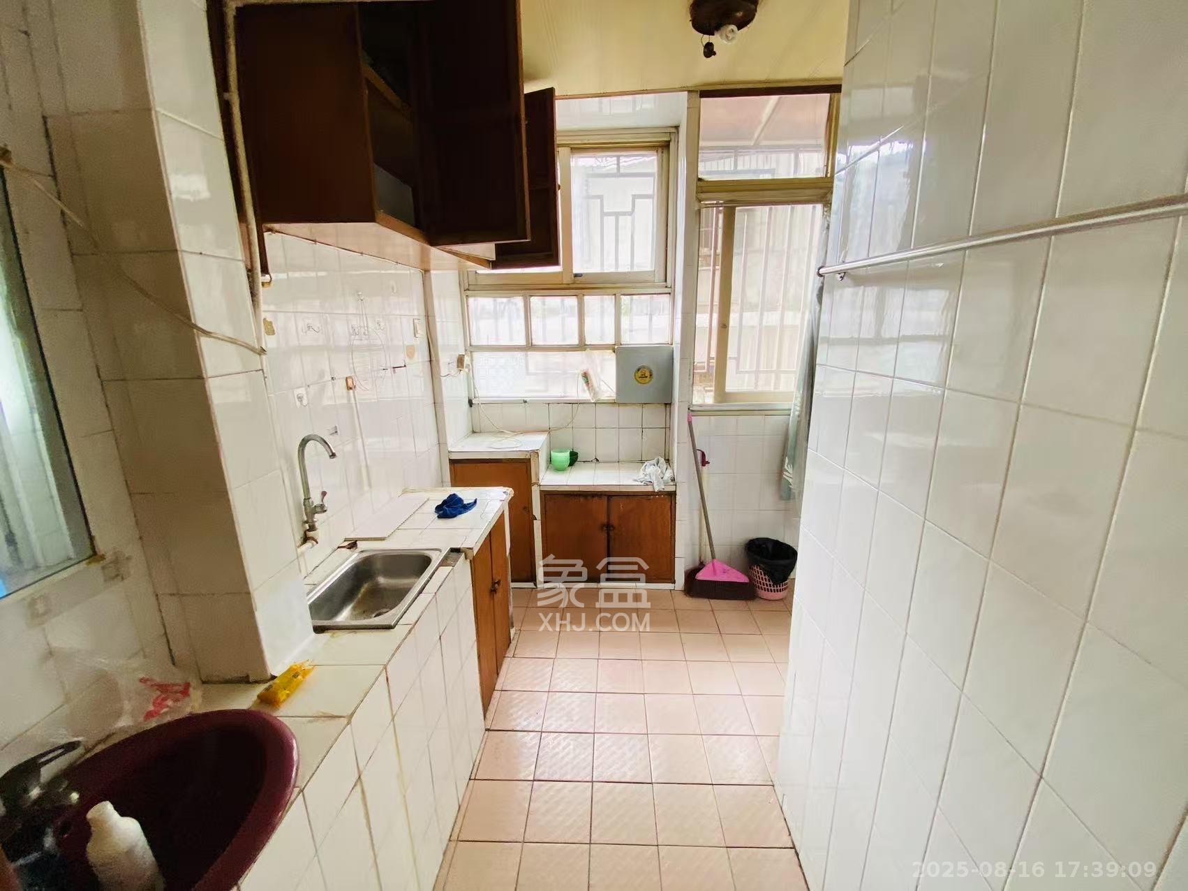 西湖新村  2室2厅1卫    1700.0元/月 西湖新村  2室2厅1卫    1700.0元/月室内图