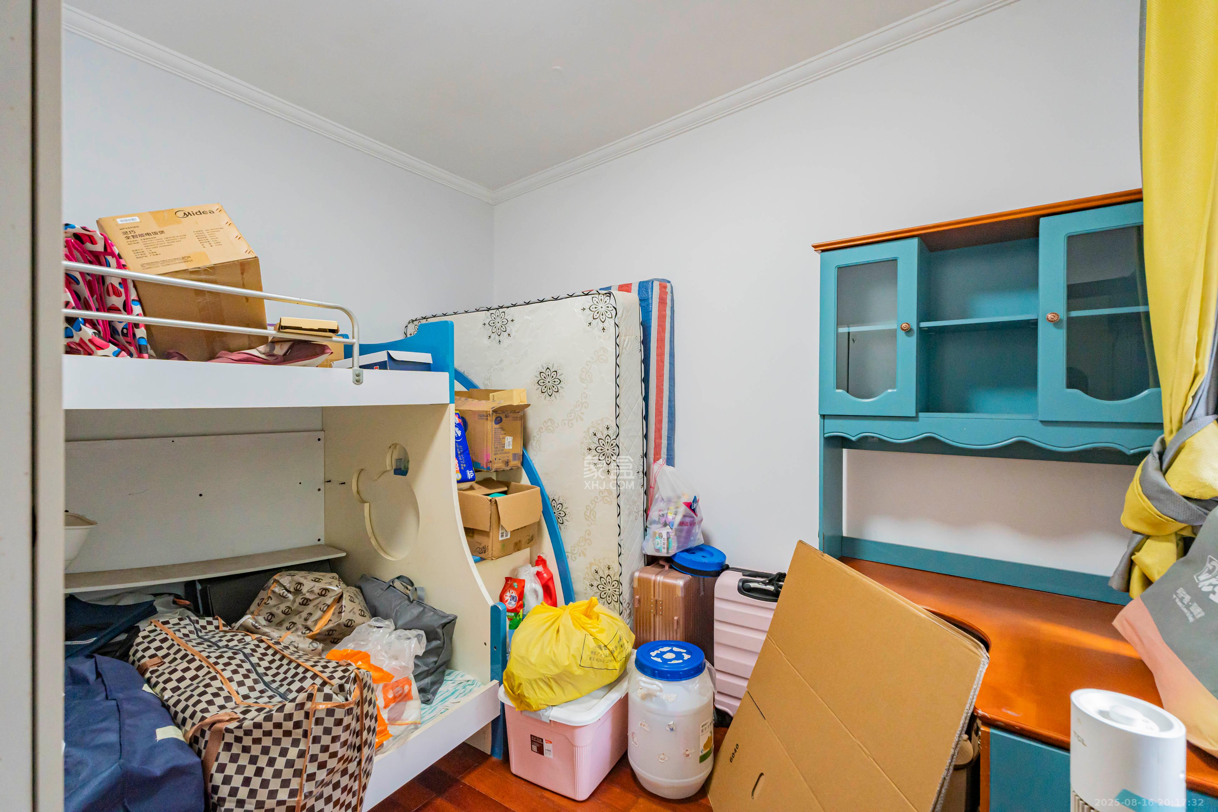 左岸春天  4室2厅2卫    130.0万 左岸春天  4室2厅2卫    130.0万卧室