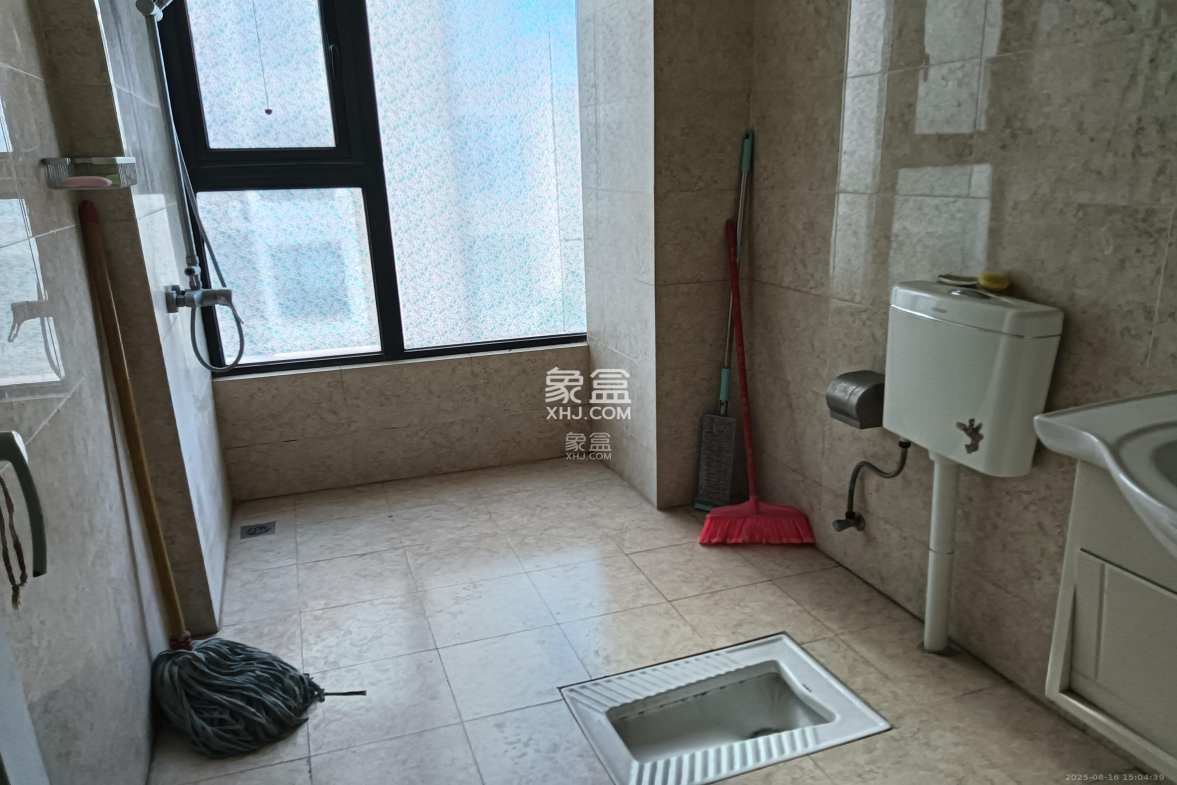 藏珑湖上国际花园 2室1厅1卫 2400.0元/月 藏珑湖上国际花园 2室1厅1卫 2400.0元/月室内图