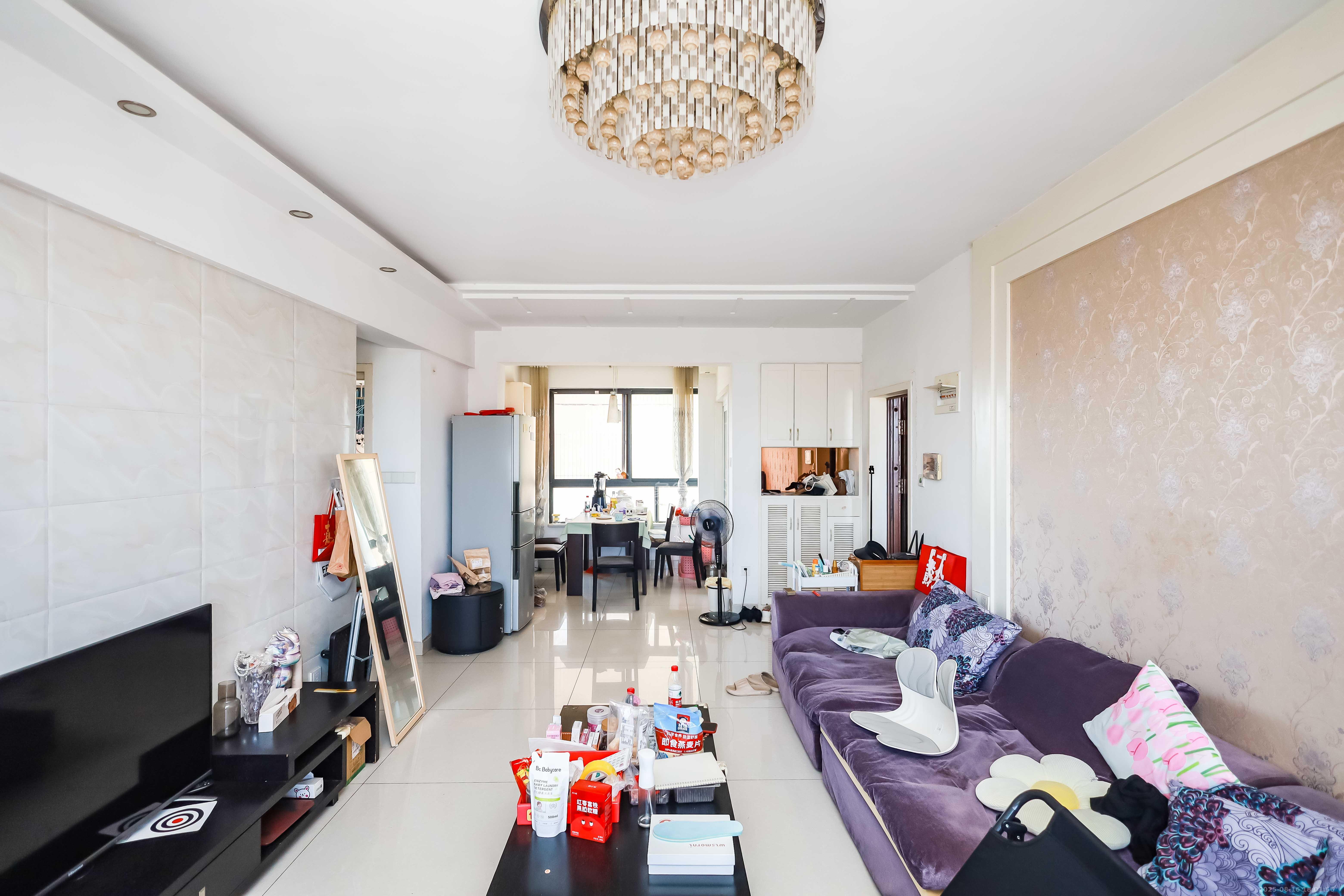 长房时代城  3室2厅1卫    94.0万 长房时代城  3室2厅1卫    94.0万客厅