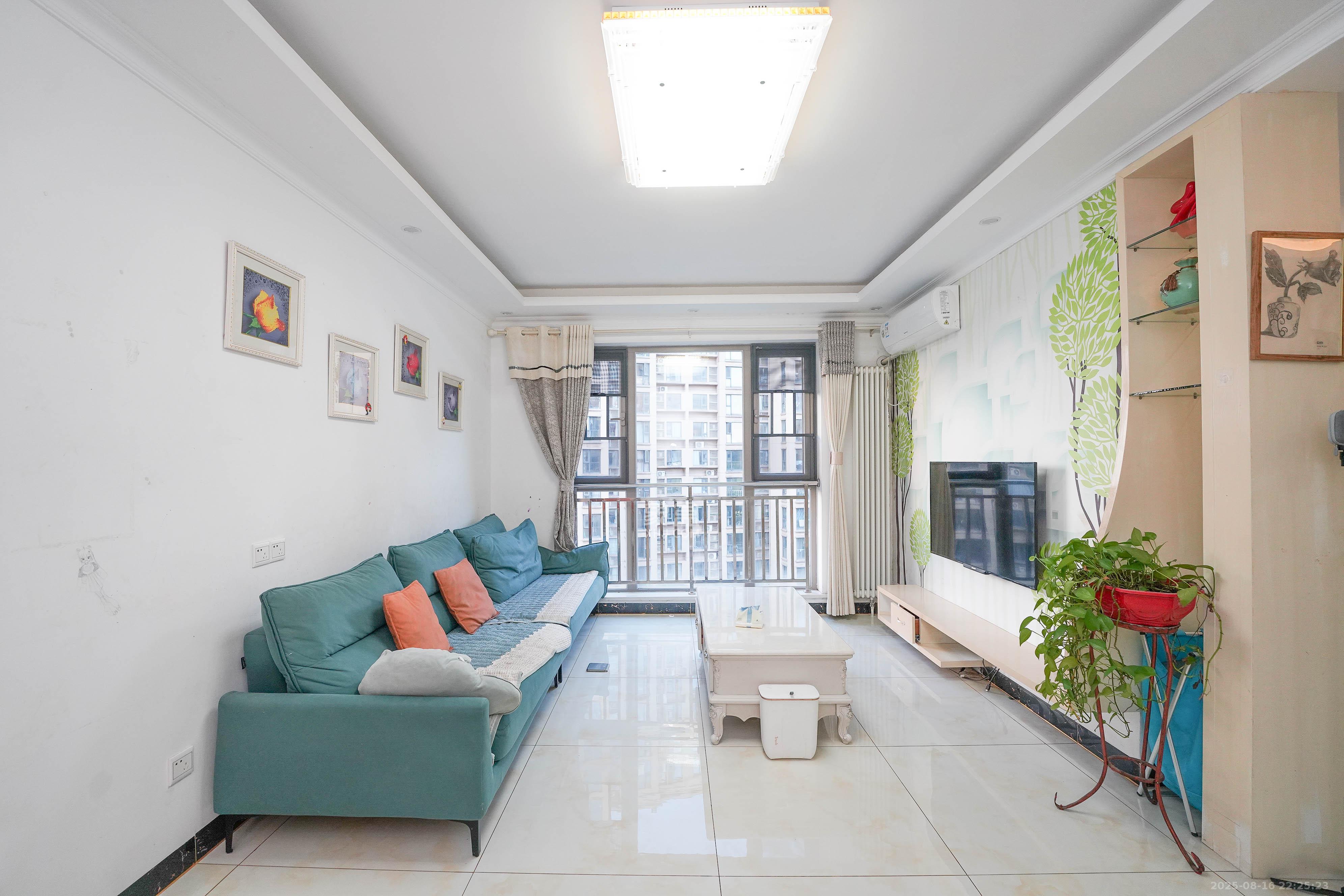 怡海星城  3室2厅1卫    60.0万 怡海星城  3室2厅1卫    60.0万客厅