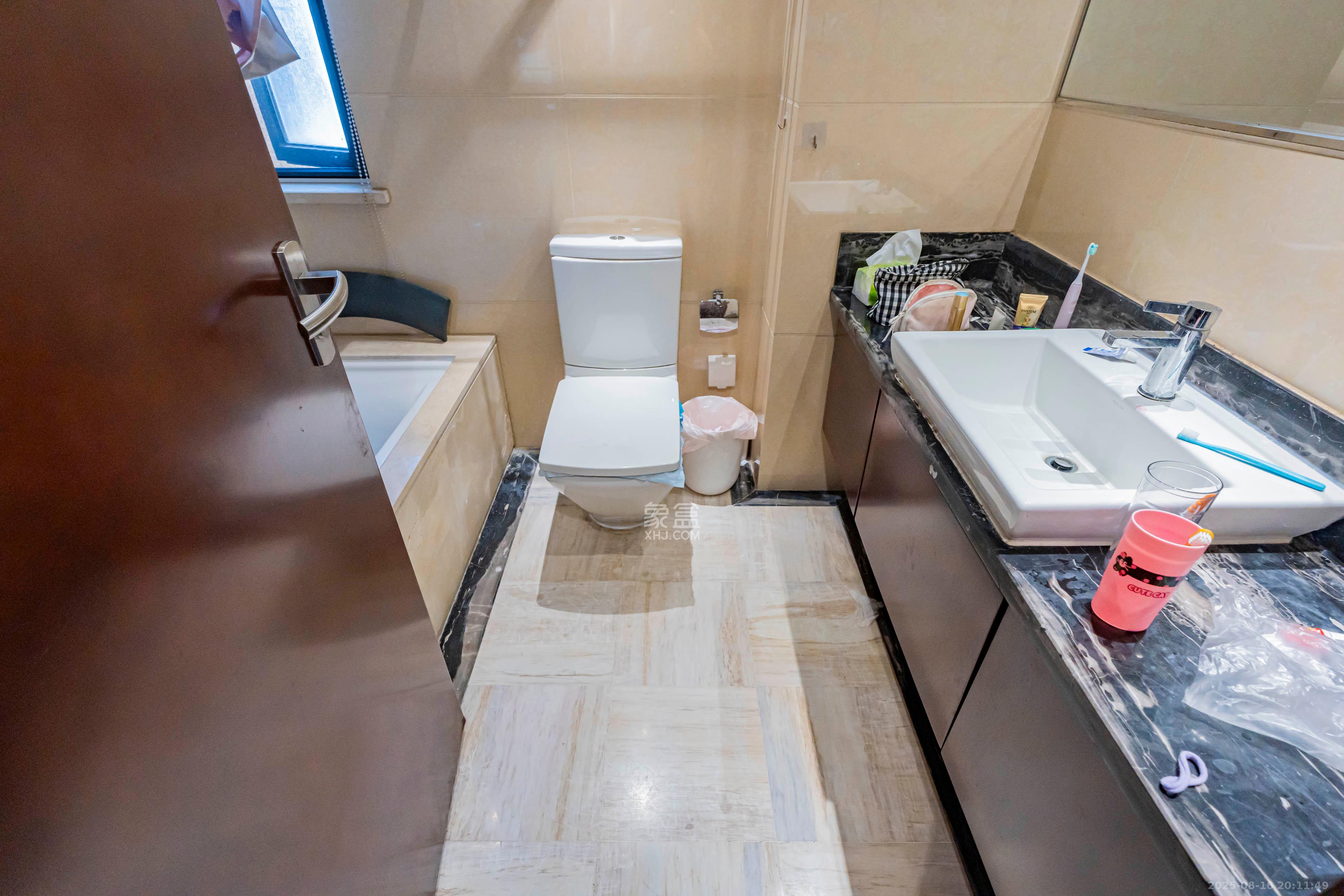 复地崑玉国际一期  3室2厅2卫    219.0万 复地崑玉国际一期  3室2厅2卫    219.0万卫生间