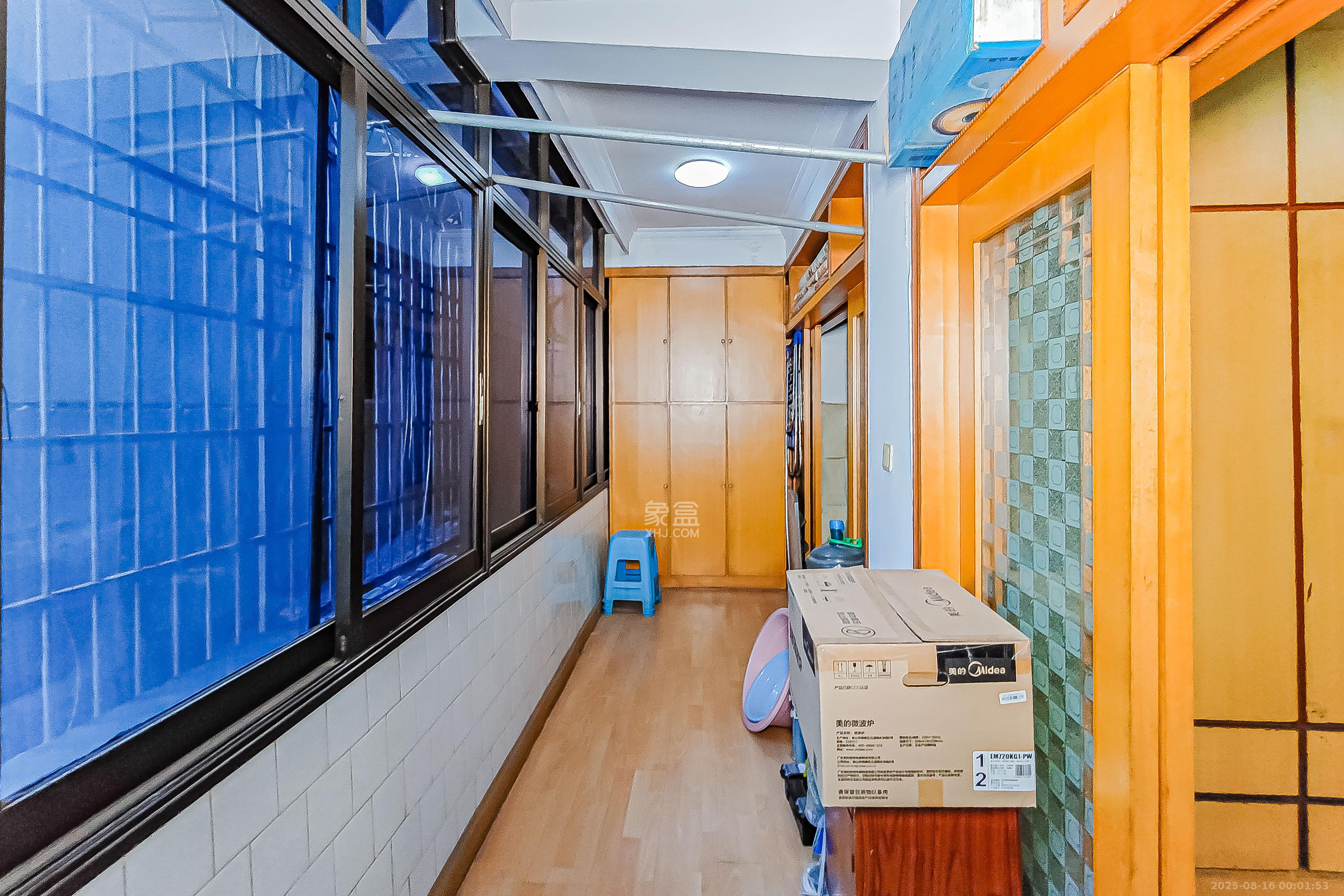 石子冲巷  3室2厅1卫    67.0万阳台