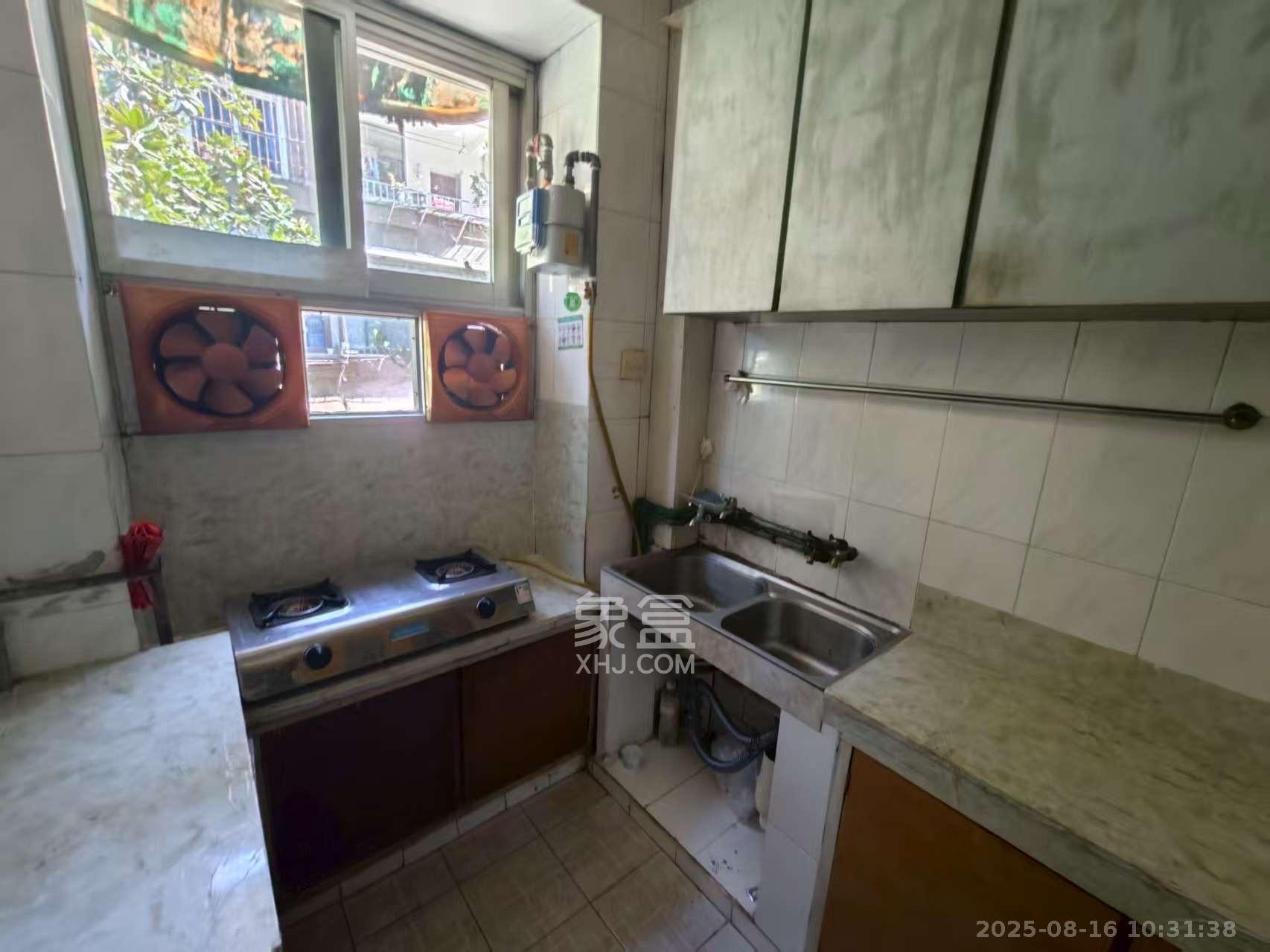 石佳冲小区 3室2厅1卫 2000.0元/月 石佳冲小区 3室2厅1卫 2000.0元/月室内图